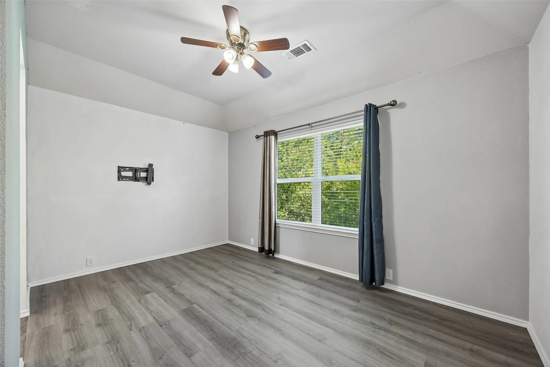 Single Family Residence For Sale in Collin County , 6804 Nottoway Lane, Plano, Texas 75074, 4 Bedroom, 4 Bathroom, 2 Garage spaces, 2,858 Sqft, built in 2000, mls#21389994, Real Estate Agent in Plano, Homes For Sale in Collin county, Homes For Sale in Plano, Realtor in Plano Texas, Real Estate Brokerage Independent Realty Texas, Luminita Cordes Realtor