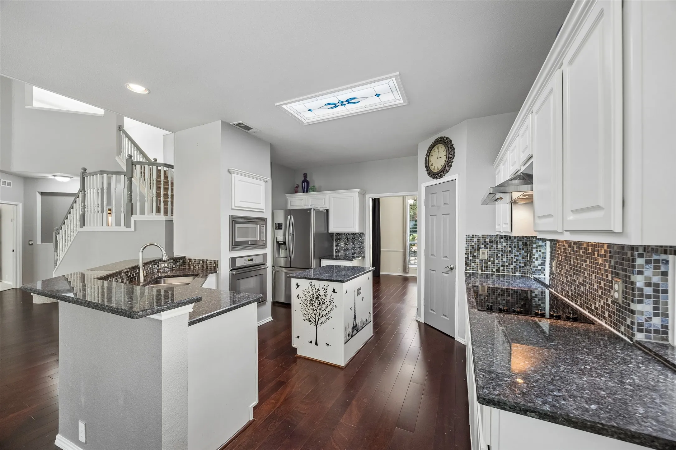 Single Family Residence For Sale in Collin County , 6804 Nottoway Lane, Plano, Texas 75074, 4 Bedroom, 4 Bathroom, 2 Garage spaces, 2,858 Sqft, built in 2000, mls#21389994, Real Estate Agent in Plano, Homes For Sale in Collin county, Homes For Sale in Plano, Realtor in Plano Texas, Real Estate Brokerage Independent Realty Texas, Luminita Cordes Realtor