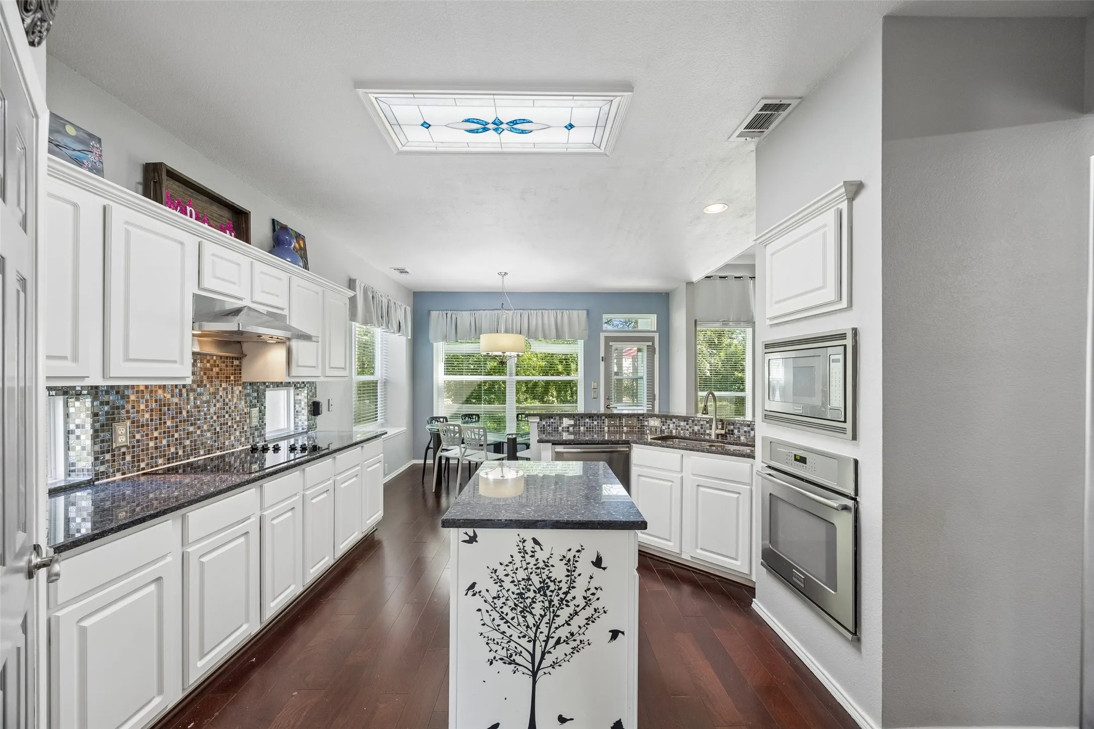Single Family Residence For Sale in Collin County , 6804 Nottoway Lane, Plano, Texas 75074, 4 Bedroom, 4 Bathroom, 2 Garage spaces, 2,858 Sqft, built in 2000, mls#21389994, Real Estate Agent in Plano, Homes For Sale in Collin county, Homes For Sale in Plano, Realtor in Plano Texas, Real Estate Brokerage Independent Realty Texas, Luminita Cordes Realtor