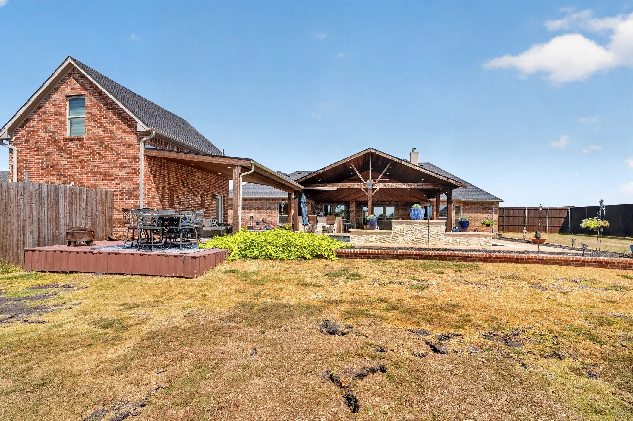 Single Family Residence For Sale in Kaufman County , 15110 Rutledge Lane, Talty, Texas 75126, 4 Bedroom, 4 Bathroom, 4 Garage spaces, 3,179 Sqft, built in 2014, mls#21389787, Real Estate Agent in Talty, Homes For Sale in Kaufman county, Homes For Sale in Talty, Realtor in Talty Texas, Real Estate Brokerage Independent Realty Texas, Luminita Cordes Realtor