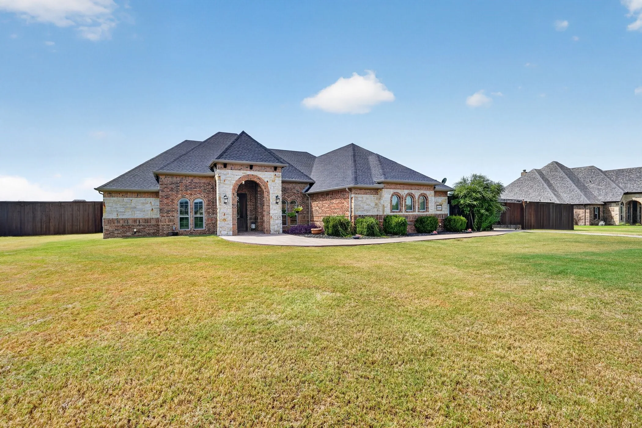 Single Family Residence For Sale in Kaufman County , 15110 Rutledge Lane, Talty, Texas 75126, 4 Bedroom, 4 Bathroom, 4 Garage spaces, 3,179 Sqft, built in 2014, mls#21389787, Real Estate Agent in Talty, Homes For Sale in Kaufman county, Homes For Sale in Talty, Realtor in Talty Texas, Real Estate Brokerage Independent Realty Texas, Luminita Cordes Realtor