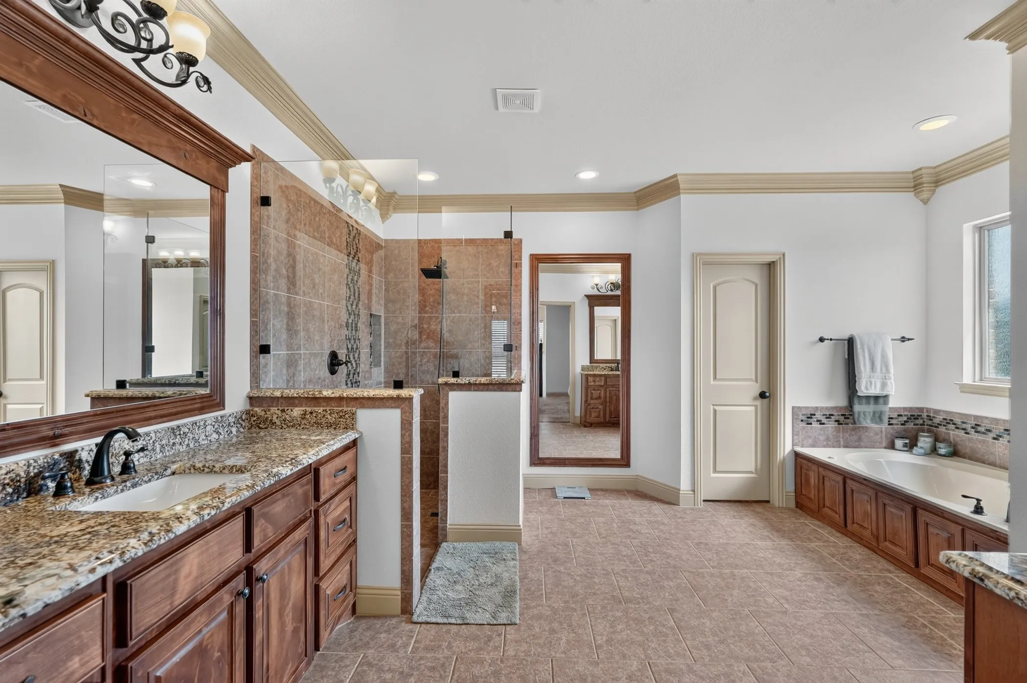 Single Family Residence For Sale in Kaufman County , 15110 Rutledge Lane, Talty, Texas 75126, 4 Bedroom, 4 Bathroom, 4 Garage spaces, 3,179 Sqft, built in 2014, mls#21389787, Real Estate Agent in Talty, Homes For Sale in Kaufman county, Homes For Sale in Talty, Realtor in Talty Texas, Real Estate Brokerage Independent Realty Texas, Luminita Cordes Realtor
