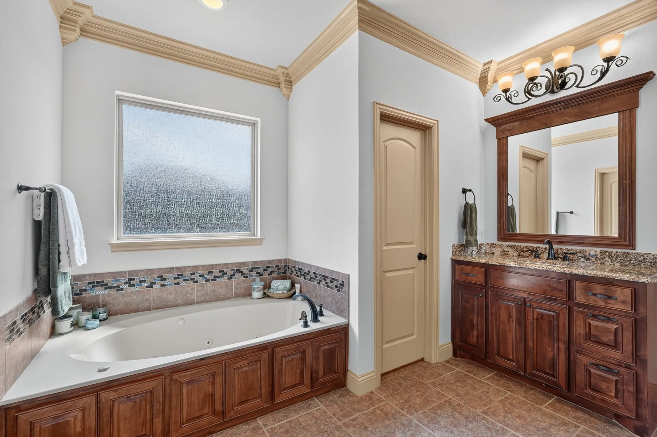 Single Family Residence For Sale in Kaufman County , 15110 Rutledge Lane, Talty, Texas 75126, 4 Bedroom, 4 Bathroom, 4 Garage spaces, 3,179 Sqft, built in 2014, mls#21389787, Real Estate Agent in Talty, Homes For Sale in Kaufman county, Homes For Sale in Talty, Realtor in Talty Texas, Real Estate Brokerage Independent Realty Texas, Luminita Cordes Realtor