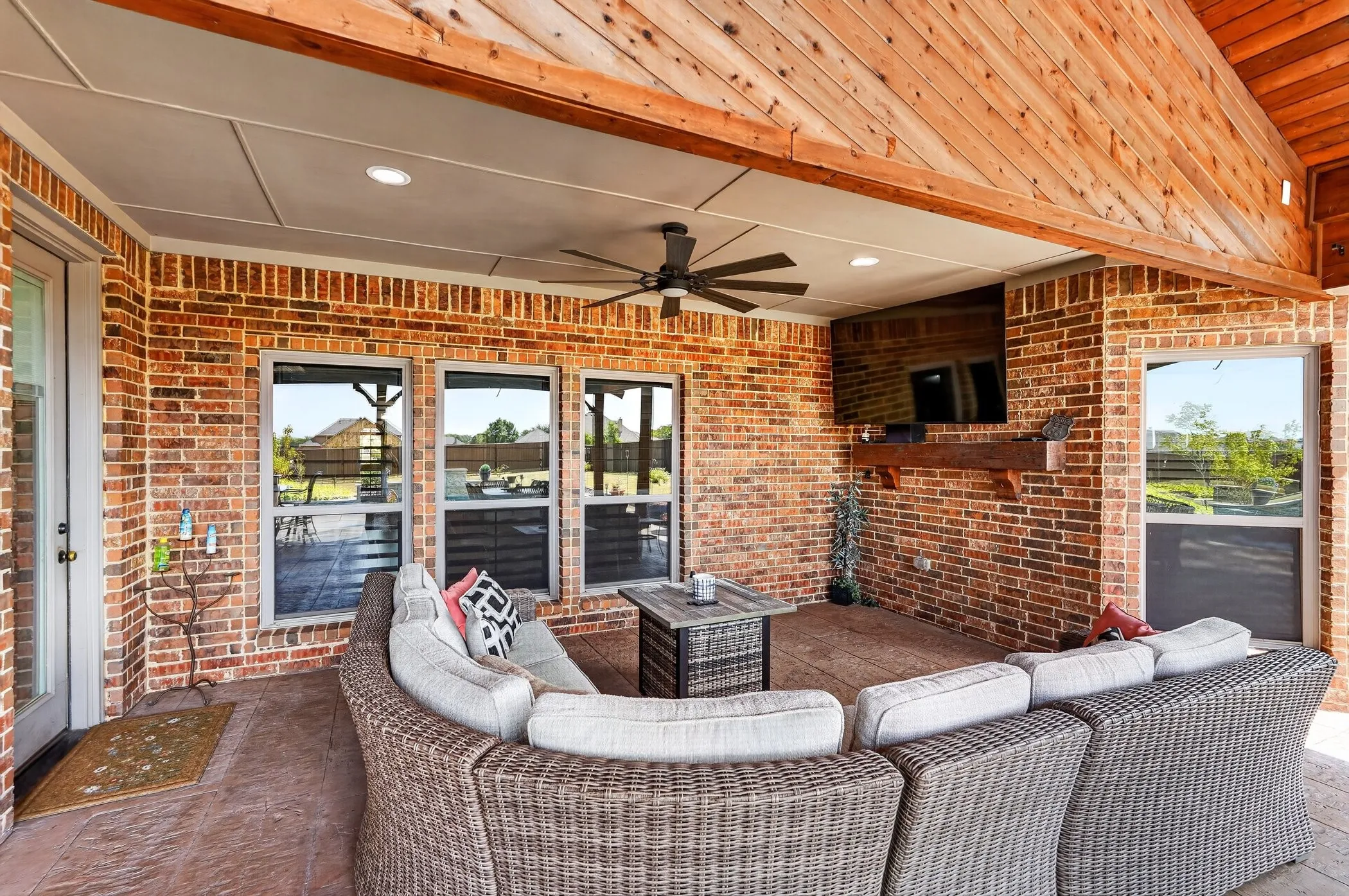 Single Family Residence For Sale in Kaufman County , 15110 Rutledge Lane, Talty, Texas 75126, 4 Bedroom, 4 Bathroom, 4 Garage spaces, 3,179 Sqft, built in 2014, mls#21389787, Real Estate Agent in Talty, Homes For Sale in Kaufman county, Homes For Sale in Talty, Realtor in Talty Texas, Real Estate Brokerage Independent Realty Texas, Luminita Cordes Realtor