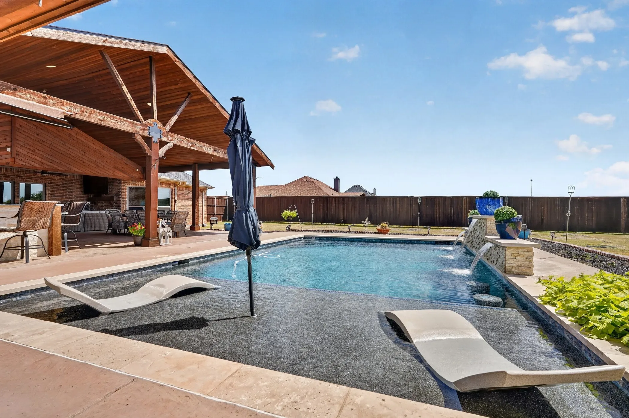 Single Family Residence For Sale in Kaufman County , 15110 Rutledge Lane, Talty, Texas 75126, 4 Bedroom, 4 Bathroom, 4 Garage spaces, 3,179 Sqft, built in 2014, mls#21389787, Real Estate Agent in Talty, Homes For Sale in Kaufman county, Homes For Sale in Talty, Realtor in Talty Texas, Real Estate Brokerage Independent Realty Texas, Luminita Cordes Realtor