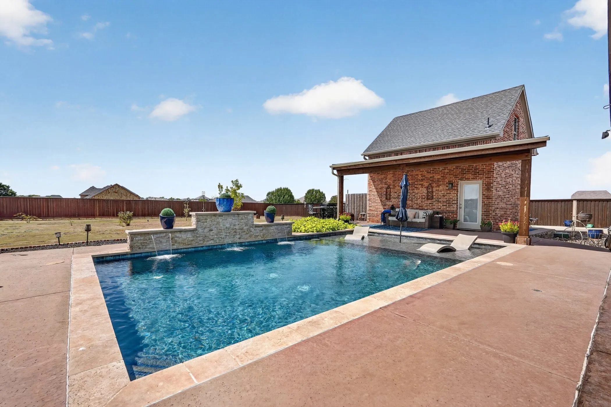 Single Family Residence For Sale in Kaufman County , 15110 Rutledge Lane, Talty, Texas 75126, 4 Bedroom, 4 Bathroom, 4 Garage spaces, 3,179 Sqft, built in 2014, mls#21389787, Real Estate Agent in Talty, Homes For Sale in Kaufman county, Homes For Sale in Talty, Realtor in Talty Texas, Real Estate Brokerage Independent Realty Texas, Luminita Cordes Realtor