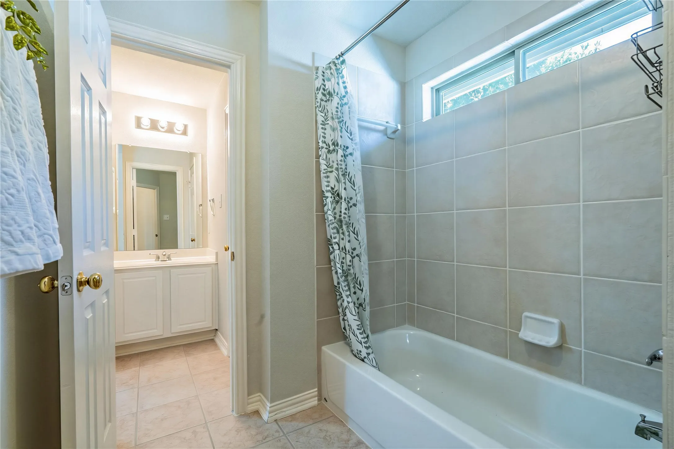 jack and Jill bath