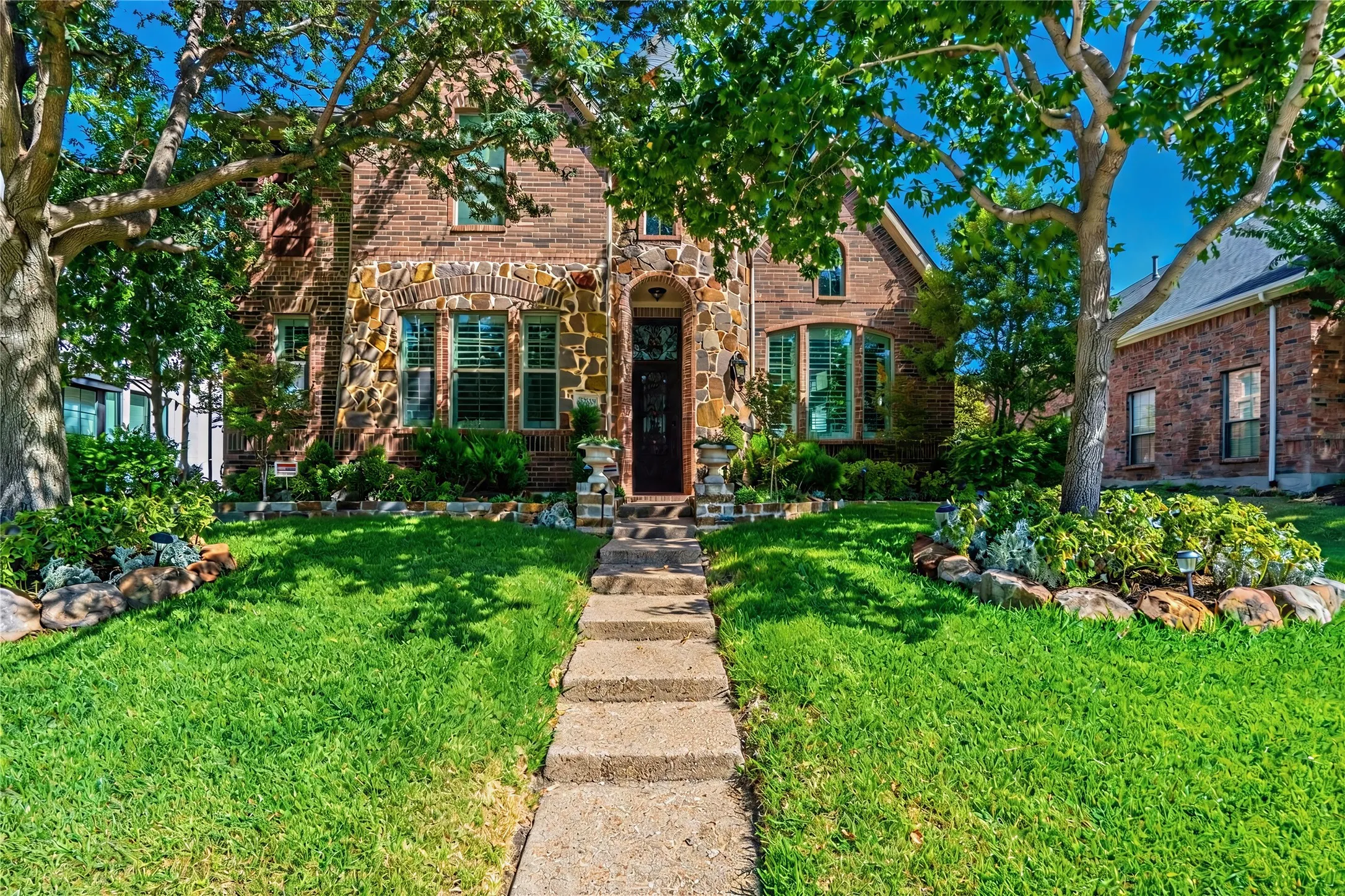 Single Family Residence For Sale in Denton County , 2336 Kittyhawk Drive, Frisco, Texas 75033, 4 Bedroom, 4 Bathroom, 2 Garage spaces, 3,341 Sqft, built in 2006, mls#21380921, Real Estate Agent in Frisco, Homes For Sale in Denton county, Homes For Sale in Frisco, Realtor in Frisco Texas, Real Estate Brokerage Independent Realty Texas, Luminita Cordes Realtor