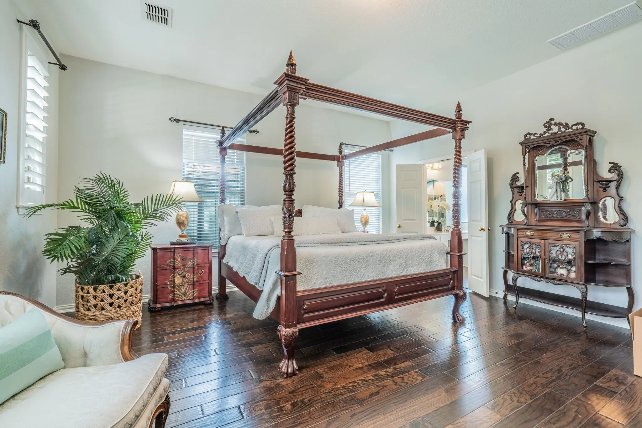 Single Family Residence For Sale in Denton County , 2336 Kittyhawk Drive, Frisco, Texas 75033, 4 Bedroom, 4 Bathroom, 2 Garage spaces, 3,341 Sqft, built in 2006, mls#21380921, Real Estate Agent in Frisco, Homes For Sale in Denton county, Homes For Sale in Frisco, Realtor in Frisco Texas, Real Estate Brokerage Independent Realty Texas, Luminita Cordes Realtor
