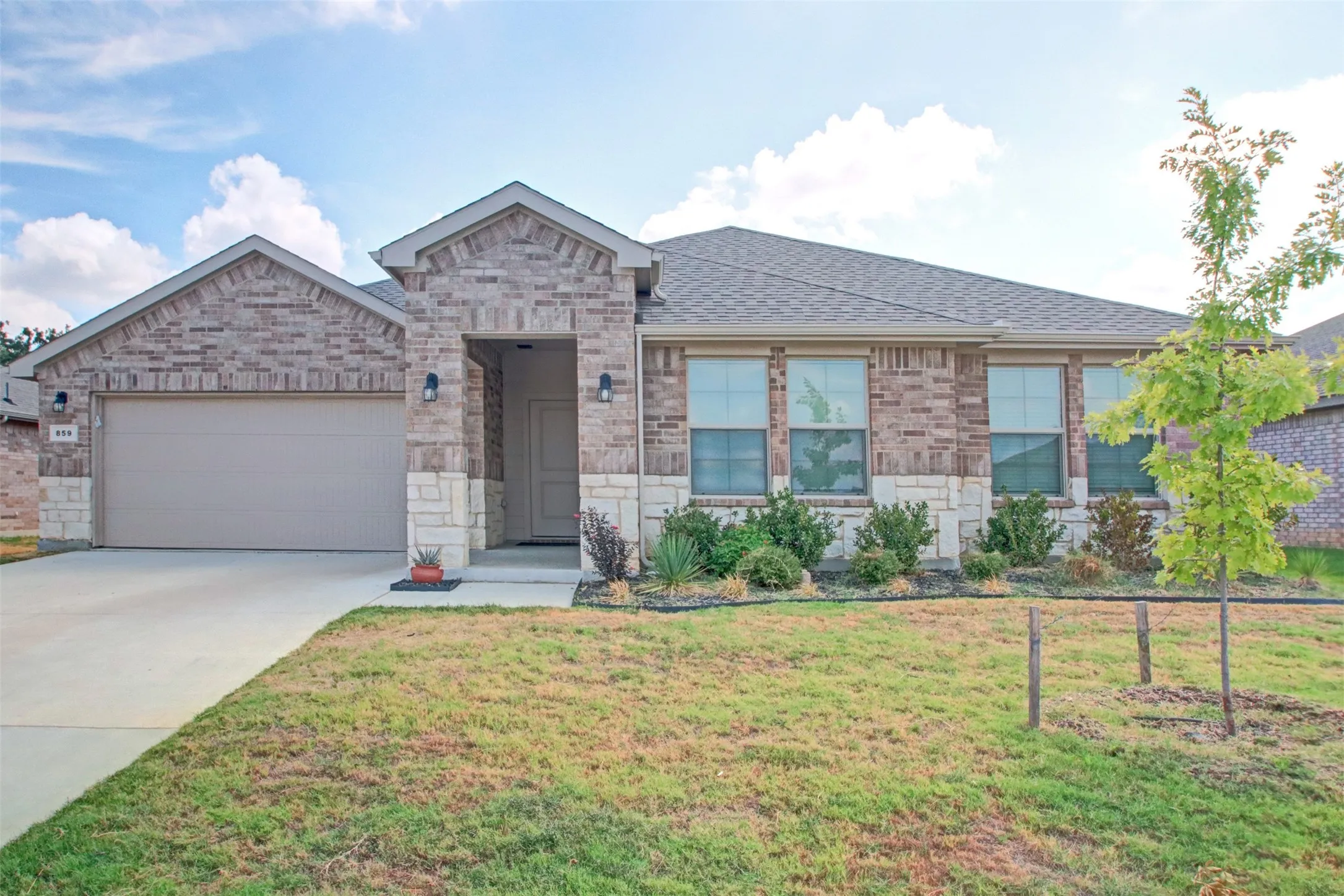 Single Family Residence For Sale in Johnson County , 859 Waterford Way, Joshua, Texas 76058, 4 Bedroom, 2 Bathroom, 2 Garage spaces, 2,107 Sqft, built in 2024, mls#21389048, Real Estate Agent in Joshua, Homes For Sale in Johnson county, Homes For Sale in Joshua, Realtor in Joshua Texas, Real Estate Brokerage Independent Realty Texas, Luminita Cordes Realtor