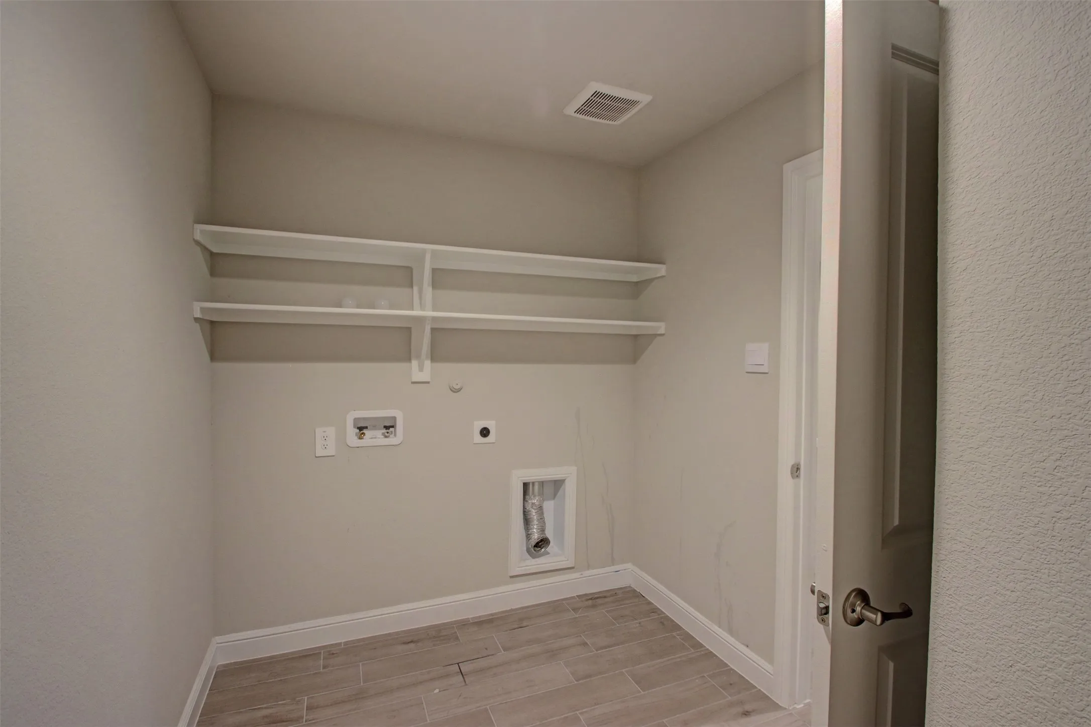 Single Family Residence For Sale in Johnson County , 859 Waterford Way, Joshua, Texas 76058, 4 Bedroom, 2 Bathroom, 2 Garage spaces, 2,107 Sqft, built in 2024, mls#21389048, Real Estate Agent in Joshua, Homes For Sale in Johnson county, Homes For Sale in Joshua, Realtor in Joshua Texas, Real Estate Brokerage Independent Realty Texas, Luminita Cordes Realtor