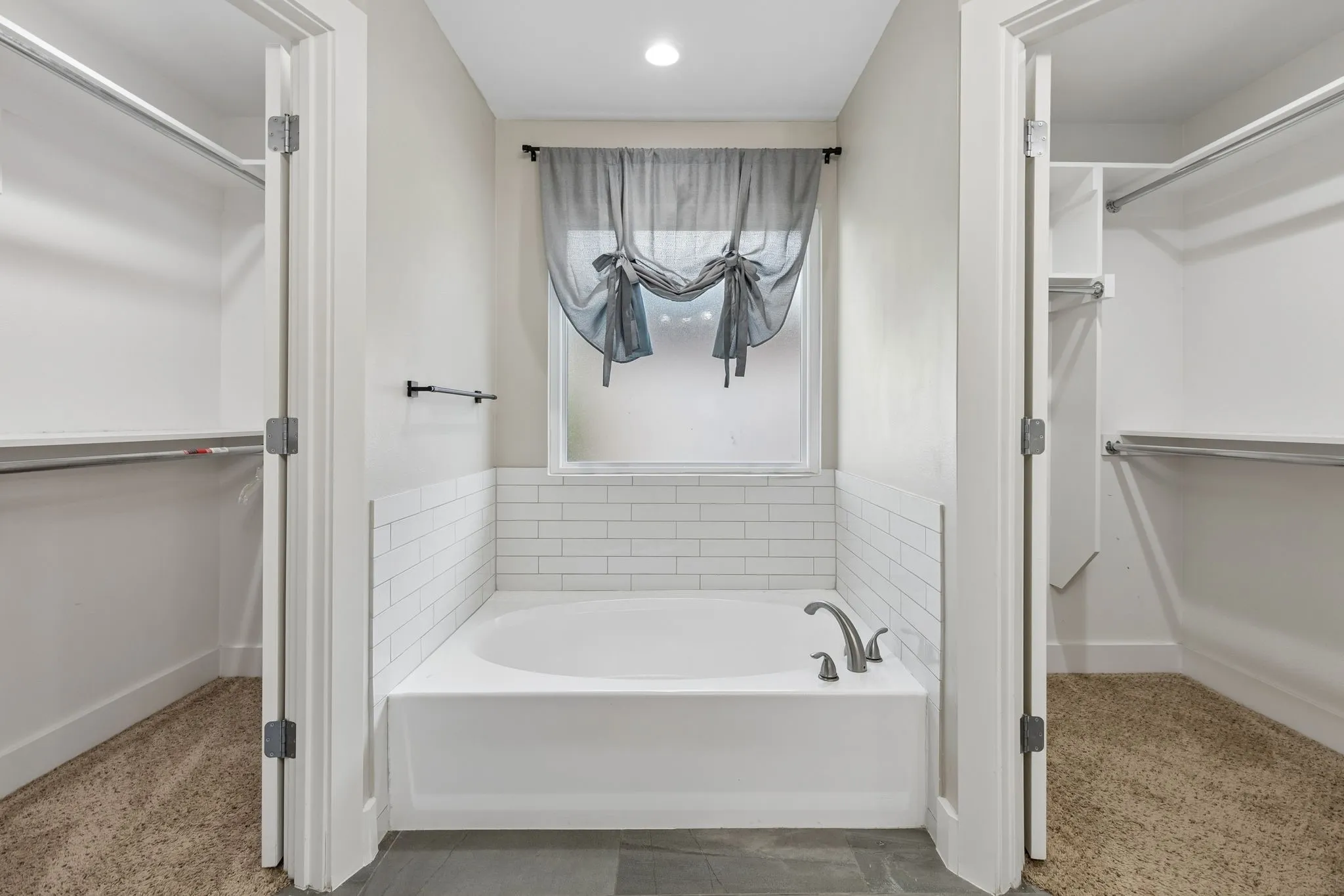 Single Family Residence For Sale in Dallas County , 7406 Bayview Drive, Rowlett, Texas 75088, 3 Bedroom, 2 Bathroom, 2 Garage spaces, 1,768 Sqft, built in 1989, mls#21387676, Real Estate Agent in Rowlett, Homes For Sale in Dallas county, Homes For Sale in Rowlett, Realtor in Rowlett Texas, Real Estate Brokerage Independent Realty Texas, Luminita Cordes Realtor