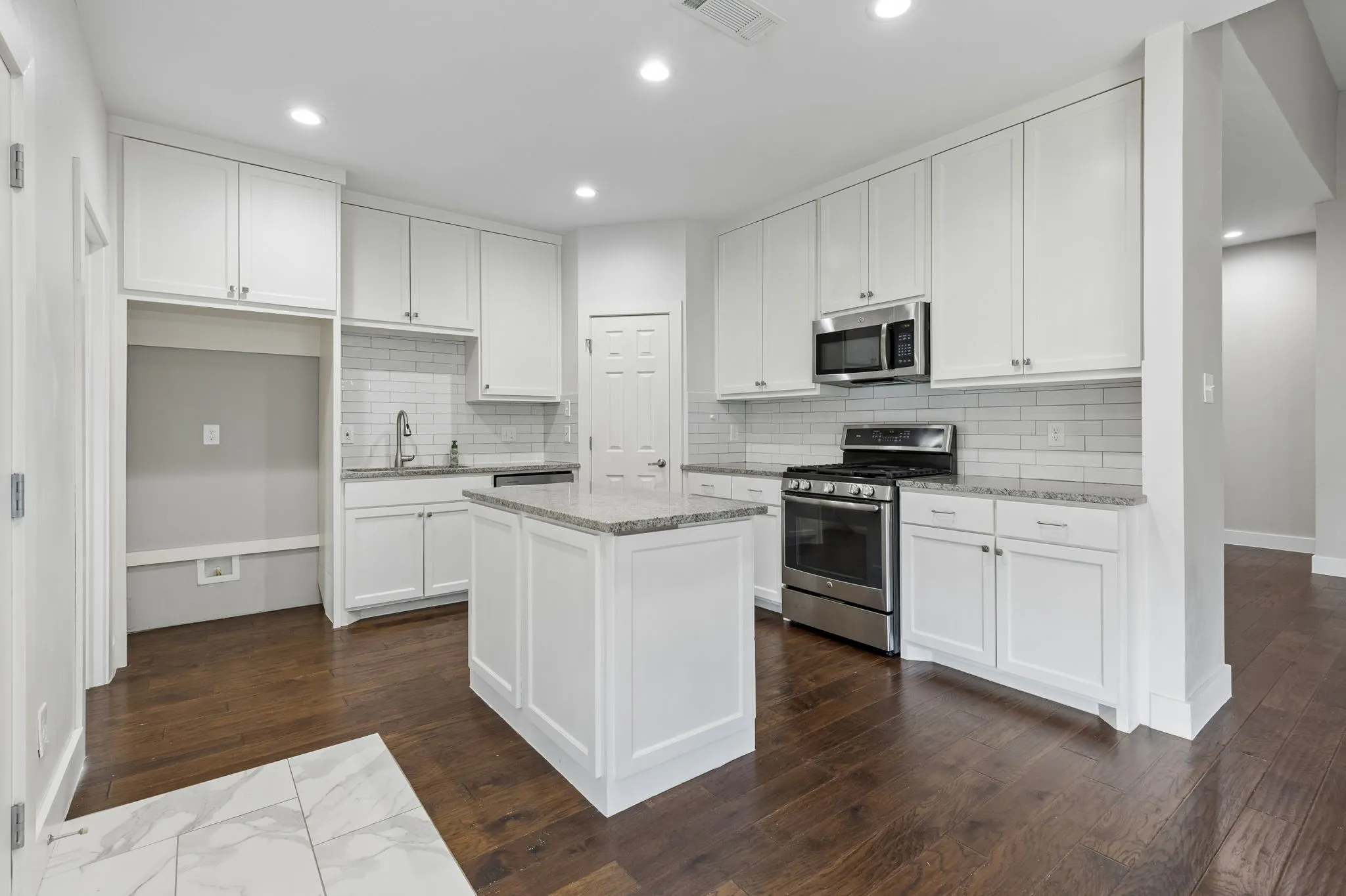Single Family Residence For Sale in Dallas County , 7406 Bayview Drive, Rowlett, Texas 75088, 3 Bedroom, 2 Bathroom, 2 Garage spaces, 1,768 Sqft, built in 1989, mls#21387676, Real Estate Agent in Rowlett, Homes For Sale in Dallas county, Homes For Sale in Rowlett, Realtor in Rowlett Texas, Real Estate Brokerage Independent Realty Texas, Luminita Cordes Realtor