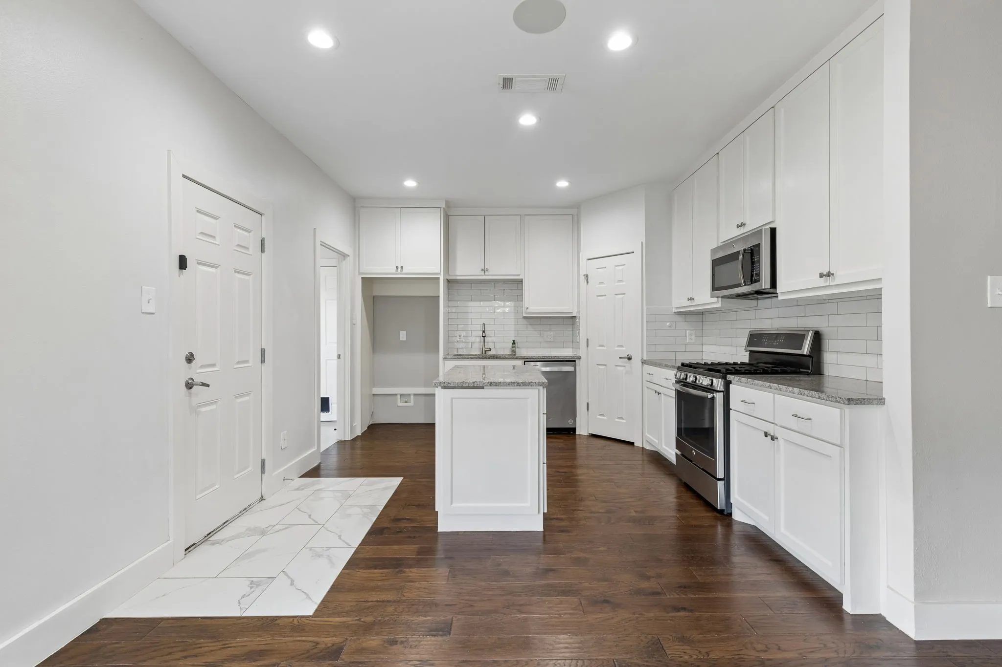 Single Family Residence For Sale in Dallas County , 7406 Bayview Drive, Rowlett, Texas 75088, 3 Bedroom, 2 Bathroom, 2 Garage spaces, 1,768 Sqft, built in 1989, mls#21387676, Real Estate Agent in Rowlett, Homes For Sale in Dallas county, Homes For Sale in Rowlett, Realtor in Rowlett Texas, Real Estate Brokerage Independent Realty Texas, Luminita Cordes Realtor