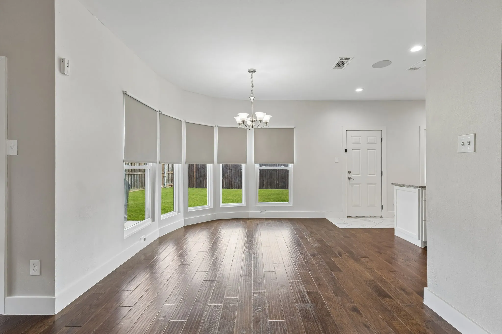 Single Family Residence For Sale in Dallas County , 7406 Bayview Drive, Rowlett, Texas 75088, 3 Bedroom, 2 Bathroom, 2 Garage spaces, 1,768 Sqft, built in 1989, mls#21387676, Real Estate Agent in Rowlett, Homes For Sale in Dallas county, Homes For Sale in Rowlett, Realtor in Rowlett Texas, Real Estate Brokerage Independent Realty Texas, Luminita Cordes Realtor