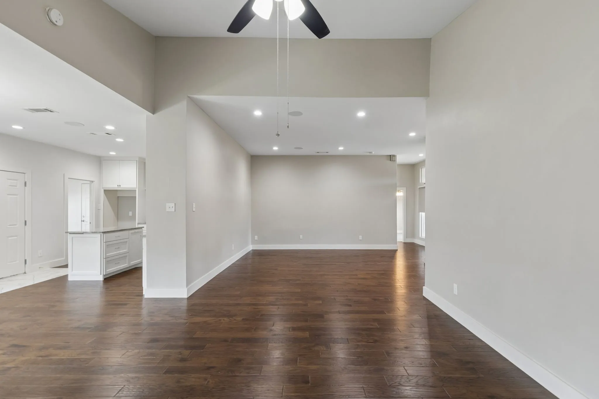 Single Family Residence For Sale in Dallas County , 7406 Bayview Drive, Rowlett, Texas 75088, 3 Bedroom, 2 Bathroom, 2 Garage spaces, 1,768 Sqft, built in 1989, mls#21387676, Real Estate Agent in Rowlett, Homes For Sale in Dallas county, Homes For Sale in Rowlett, Realtor in Rowlett Texas, Real Estate Brokerage Independent Realty Texas, Luminita Cordes Realtor
