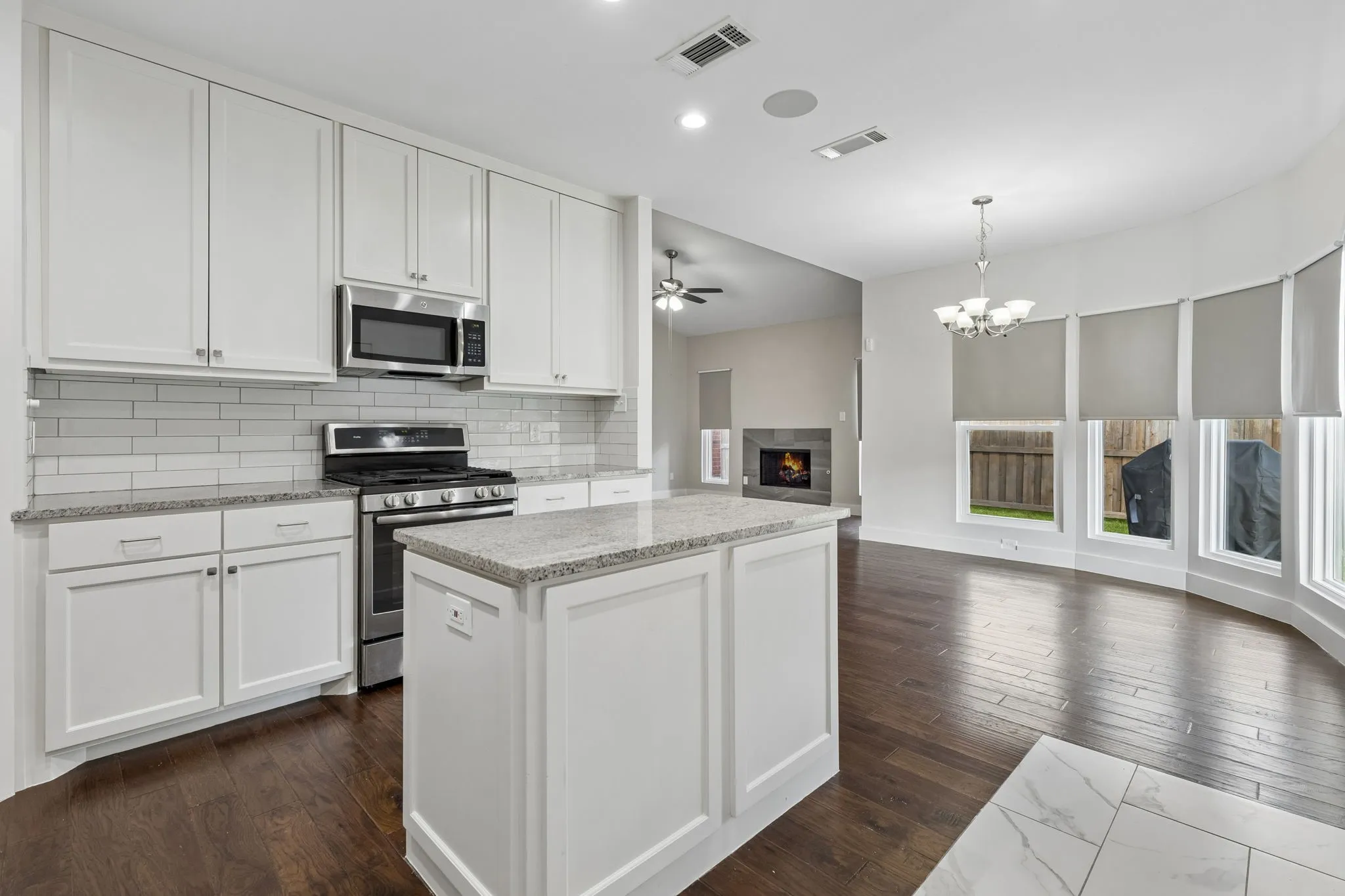 Single Family Residence For Sale in Dallas County , 7406 Bayview Drive, Rowlett, Texas 75088, 3 Bedroom, 2 Bathroom, 2 Garage spaces, 1,768 Sqft, built in 1989, mls#21387676, Real Estate Agent in Rowlett, Homes For Sale in Dallas county, Homes For Sale in Rowlett, Realtor in Rowlett Texas, Real Estate Brokerage Independent Realty Texas, Luminita Cordes Realtor