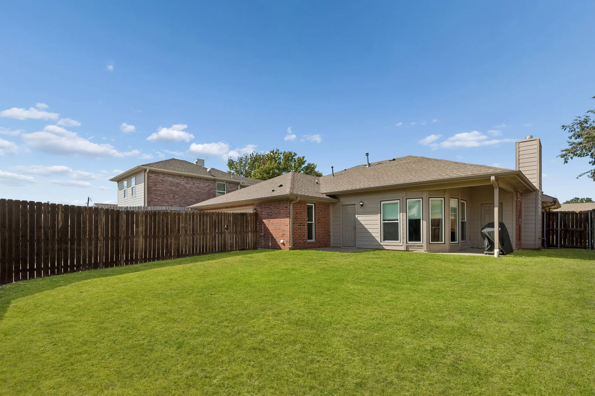 Single Family Residence For Sale in Dallas County , 7406 Bayview Drive, Rowlett, Texas 75088, 3 Bedroom, 2 Bathroom, 2 Garage spaces, 1,768 Sqft, built in 1989, mls#21387676, Real Estate Agent in Rowlett, Homes For Sale in Dallas county, Homes For Sale in Rowlett, Realtor in Rowlett Texas, Real Estate Brokerage Independent Realty Texas, Luminita Cordes Realtor