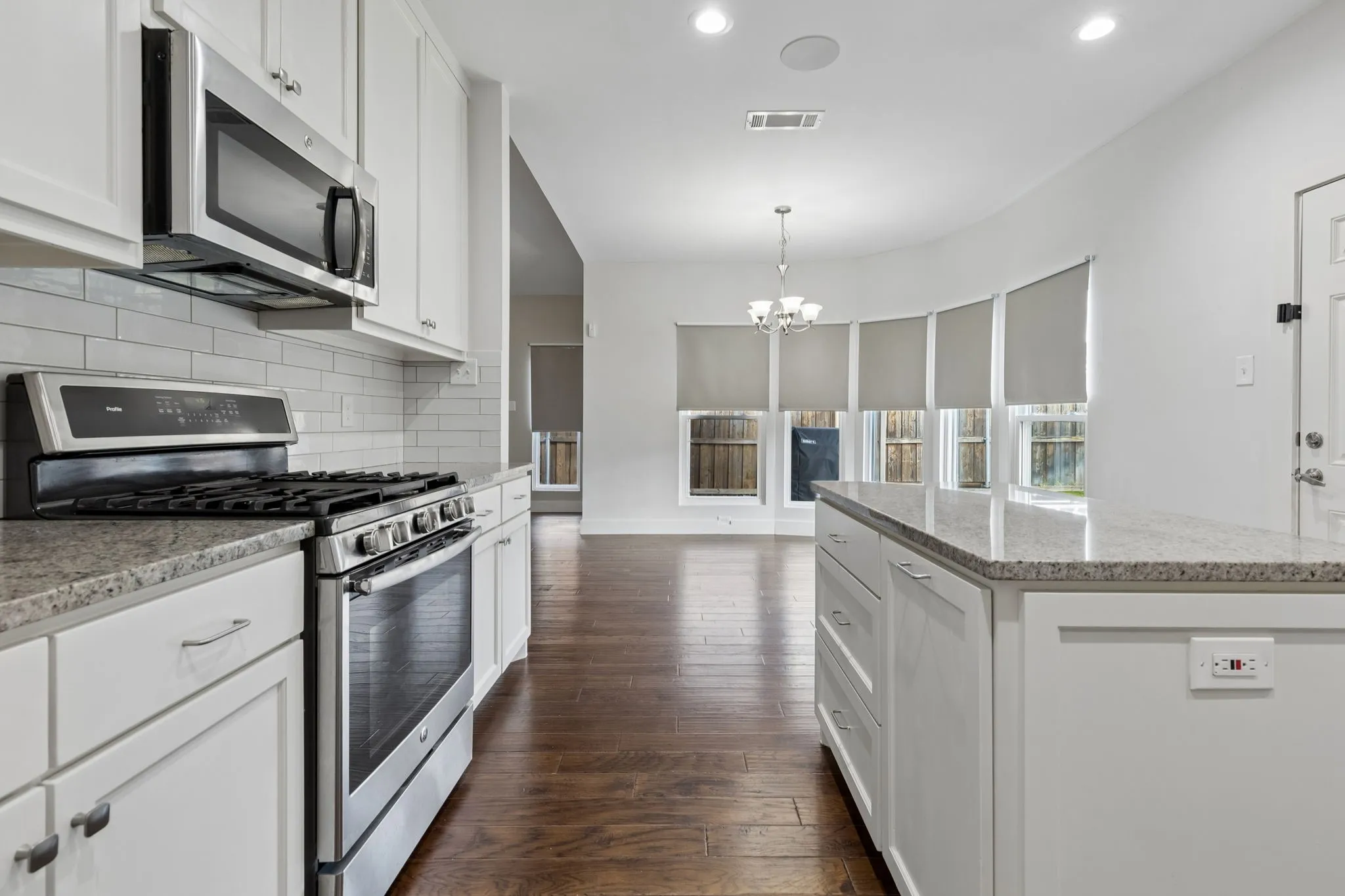 Single Family Residence For Sale in Dallas County , 7406 Bayview Drive, Rowlett, Texas 75088, 3 Bedroom, 2 Bathroom, 2 Garage spaces, 1,768 Sqft, built in 1989, mls#21387676, Real Estate Agent in Rowlett, Homes For Sale in Dallas county, Homes For Sale in Rowlett, Realtor in Rowlett Texas, Real Estate Brokerage Independent Realty Texas, Luminita Cordes Realtor