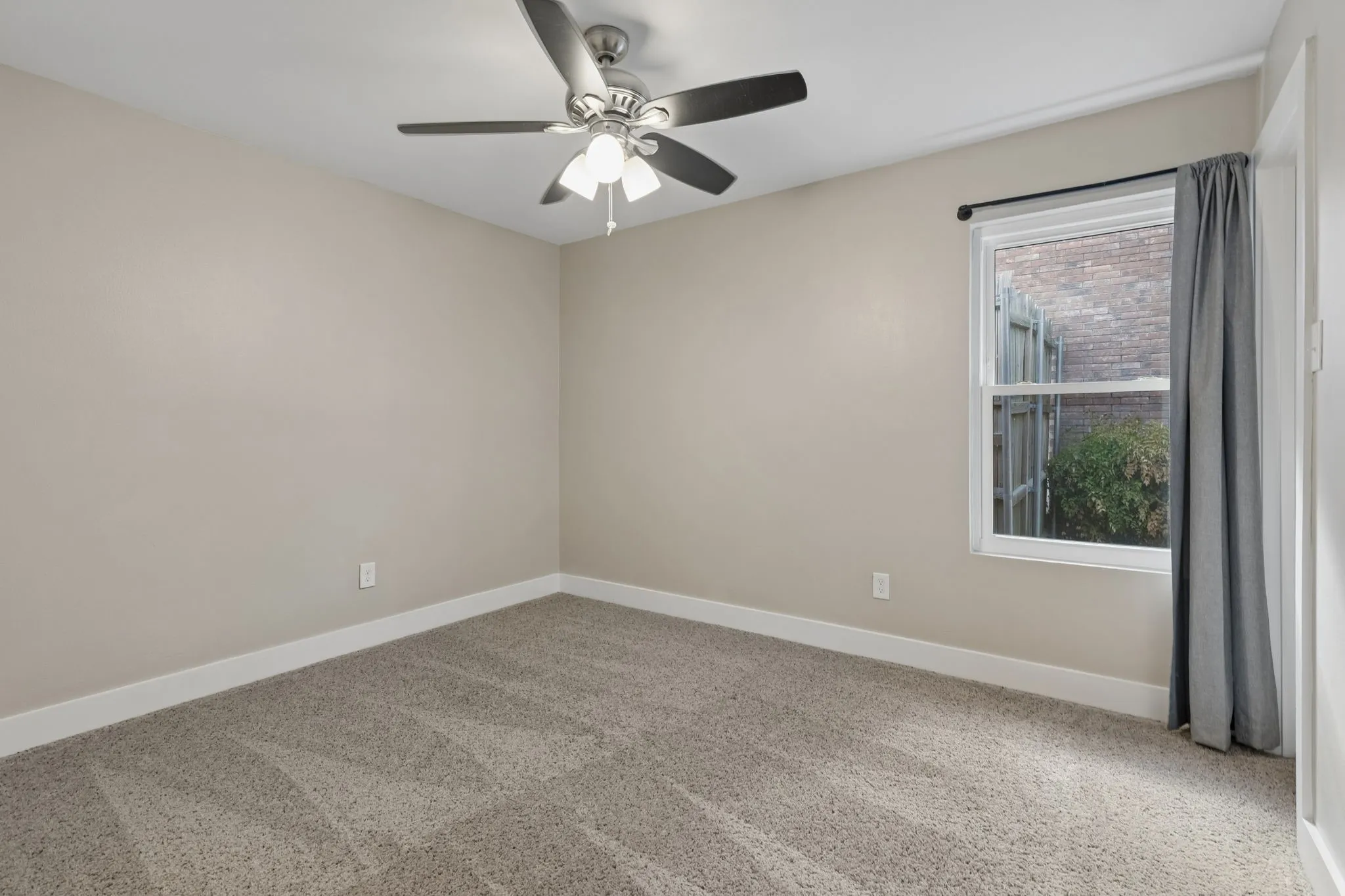 Single Family Residence For Sale in Dallas County , 7406 Bayview Drive, Rowlett, Texas 75088, 3 Bedroom, 2 Bathroom, 2 Garage spaces, 1,768 Sqft, built in 1989, mls#21387676, Real Estate Agent in Rowlett, Homes For Sale in Dallas county, Homes For Sale in Rowlett, Realtor in Rowlett Texas, Real Estate Brokerage Independent Realty Texas, Luminita Cordes Realtor