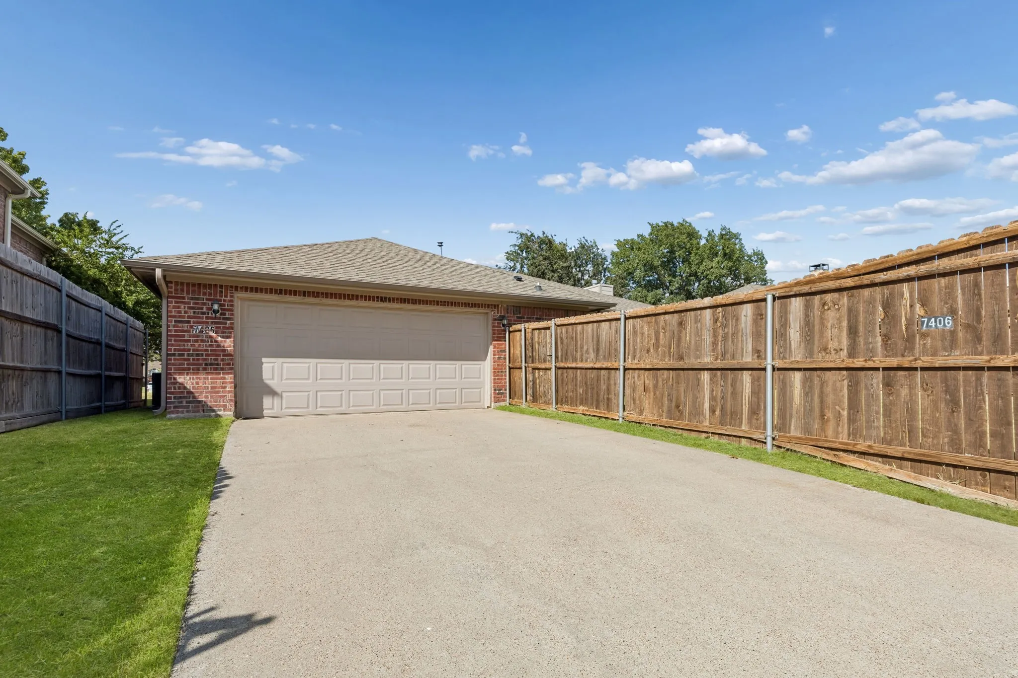 Single Family Residence For Sale in Dallas County , 7406 Bayview Drive, Rowlett, Texas 75088, 3 Bedroom, 2 Bathroom, 2 Garage spaces, 1,768 Sqft, built in 1989, mls#21387676, Real Estate Agent in Rowlett, Homes For Sale in Dallas county, Homes For Sale in Rowlett, Realtor in Rowlett Texas, Real Estate Brokerage Independent Realty Texas, Luminita Cordes Realtor