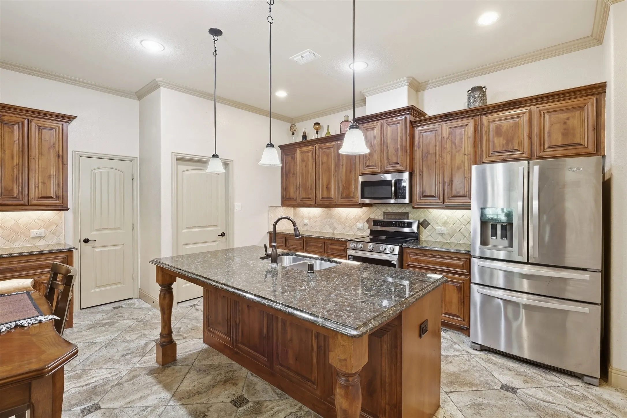 Single Family Residence For Sale in Ellis County , 225 Bentley Drive, Midlothian, Texas 76065, 4 Bedroom, 3 Bathroom, 2 Garage spaces, 3,356 Sqft, built in 2015, mls#21389972, Real Estate Agent in Midlothian, Homes For Sale in Ellis county, Homes For Sale in Midlothian, Realtor in Midlothian Texas, Real Estate Brokerage Independent Realty Texas, Luminita Cordes Realtor