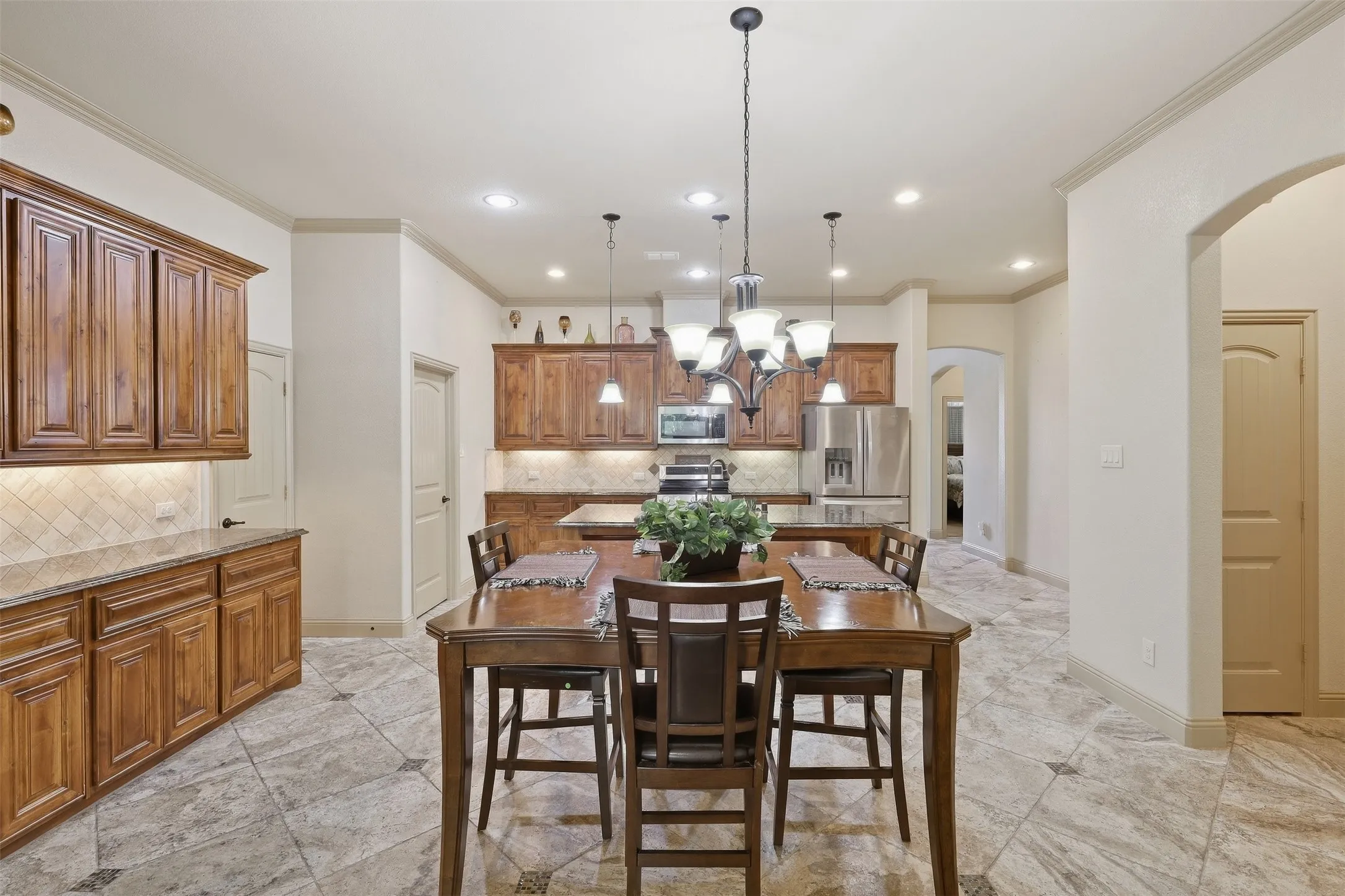 Single Family Residence For Sale in Ellis County , 225 Bentley Drive, Midlothian, Texas 76065, 4 Bedroom, 3 Bathroom, 2 Garage spaces, 3,356 Sqft, built in 2015, mls#21389972, Real Estate Agent in Midlothian, Homes For Sale in Ellis county, Homes For Sale in Midlothian, Realtor in Midlothian Texas, Real Estate Brokerage Independent Realty Texas, Luminita Cordes Realtor