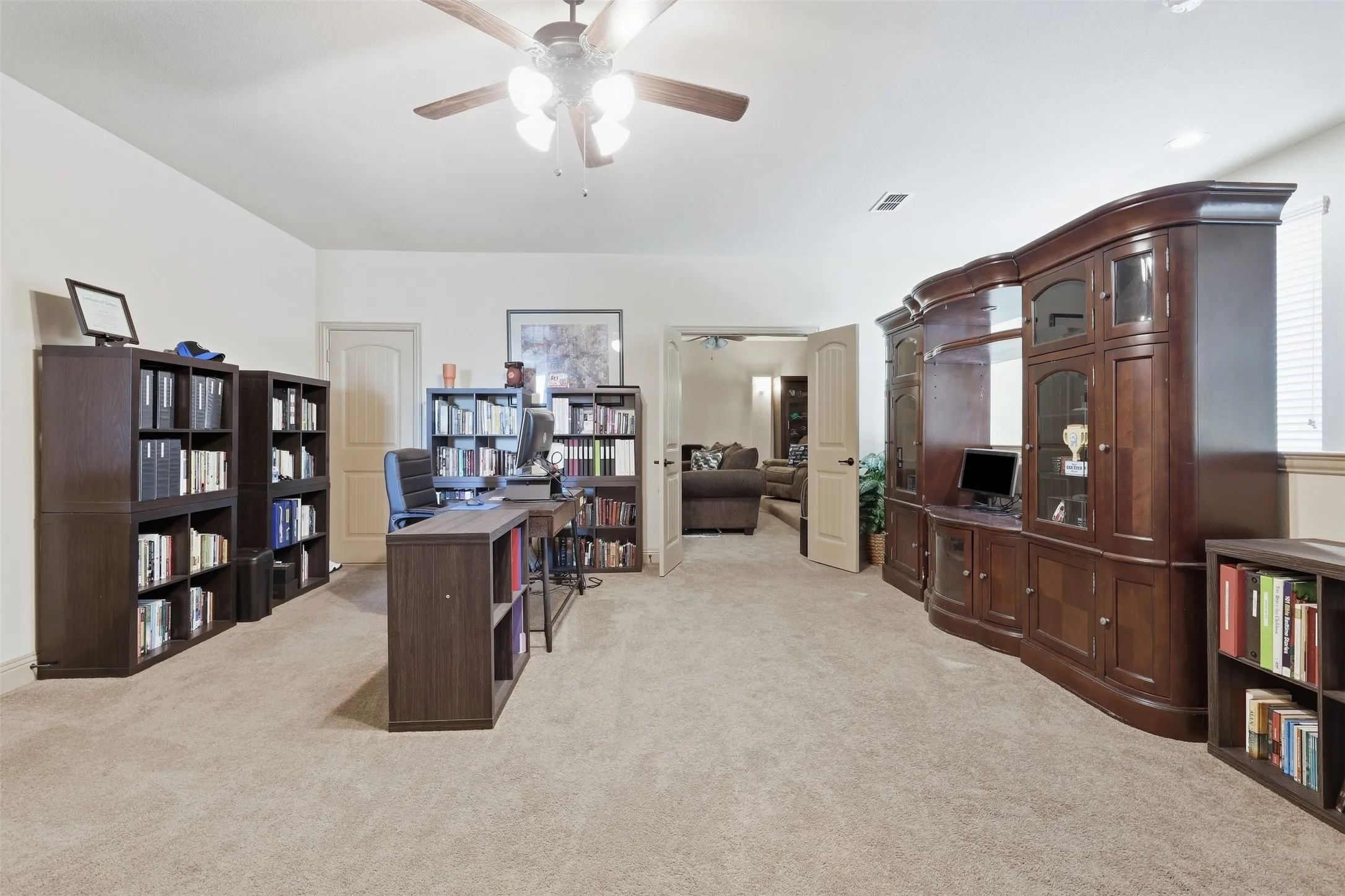 Single Family Residence For Sale in Ellis County , 225 Bentley Drive, Midlothian, Texas 76065, 4 Bedroom, 3 Bathroom, 2 Garage spaces, 3,356 Sqft, built in 2015, mls#21389972, Real Estate Agent in Midlothian, Homes For Sale in Ellis county, Homes For Sale in Midlothian, Realtor in Midlothian Texas, Real Estate Brokerage Independent Realty Texas, Luminita Cordes Realtor