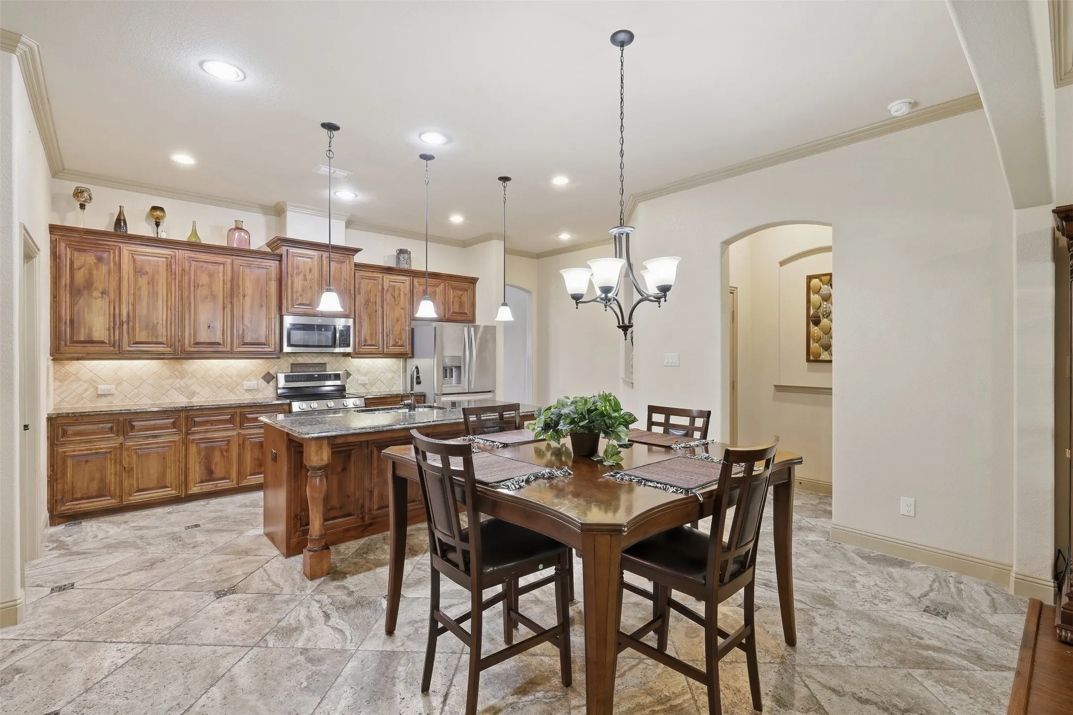 Single Family Residence For Sale in Ellis County , 225 Bentley Drive, Midlothian, Texas 76065, 4 Bedroom, 3 Bathroom, 2 Garage spaces, 3,356 Sqft, built in 2015, mls#21389972, Real Estate Agent in Midlothian, Homes For Sale in Ellis county, Homes For Sale in Midlothian, Realtor in Midlothian Texas, Real Estate Brokerage Independent Realty Texas, Luminita Cordes Realtor