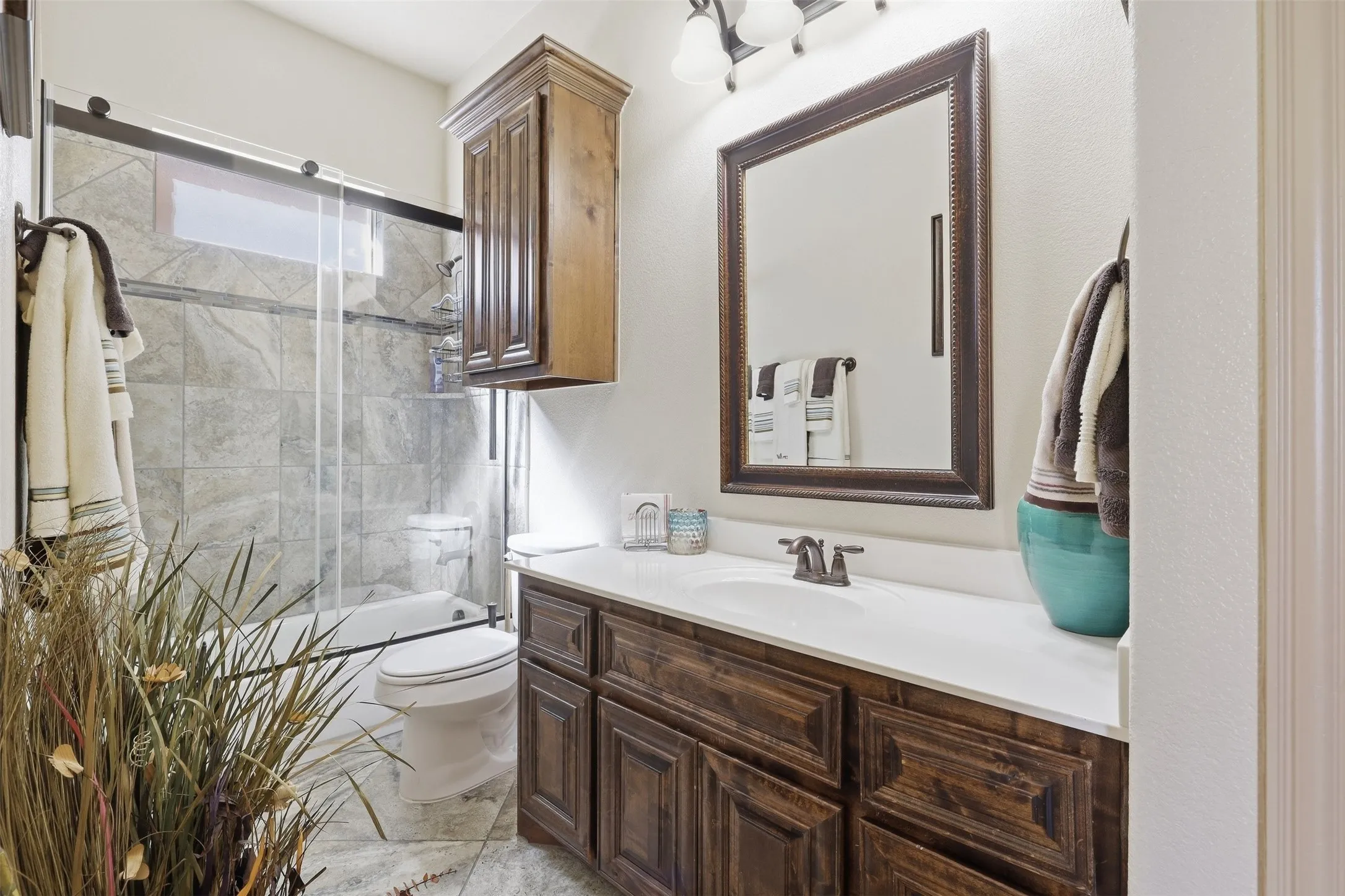 Main floor guest bath