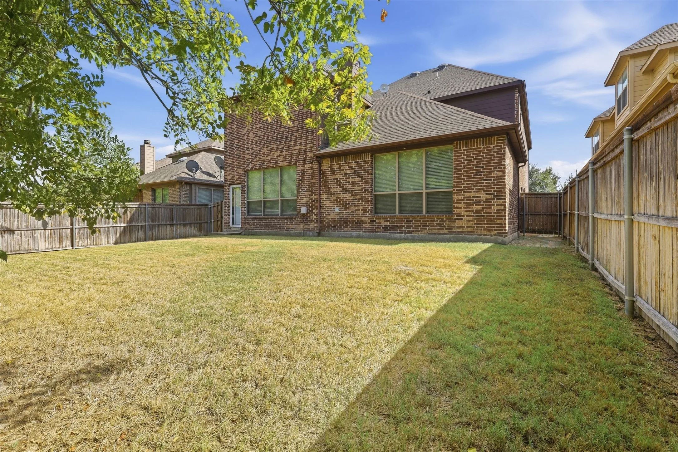 Single Family Residence For Sale in Ellis County , 225 Bentley Drive, Midlothian, Texas 76065, 4 Bedroom, 3 Bathroom, 2 Garage spaces, 3,356 Sqft, built in 2015, mls#21389972, Real Estate Agent in Midlothian, Homes For Sale in Ellis county, Homes For Sale in Midlothian, Realtor in Midlothian Texas, Real Estate Brokerage Independent Realty Texas, Luminita Cordes Realtor