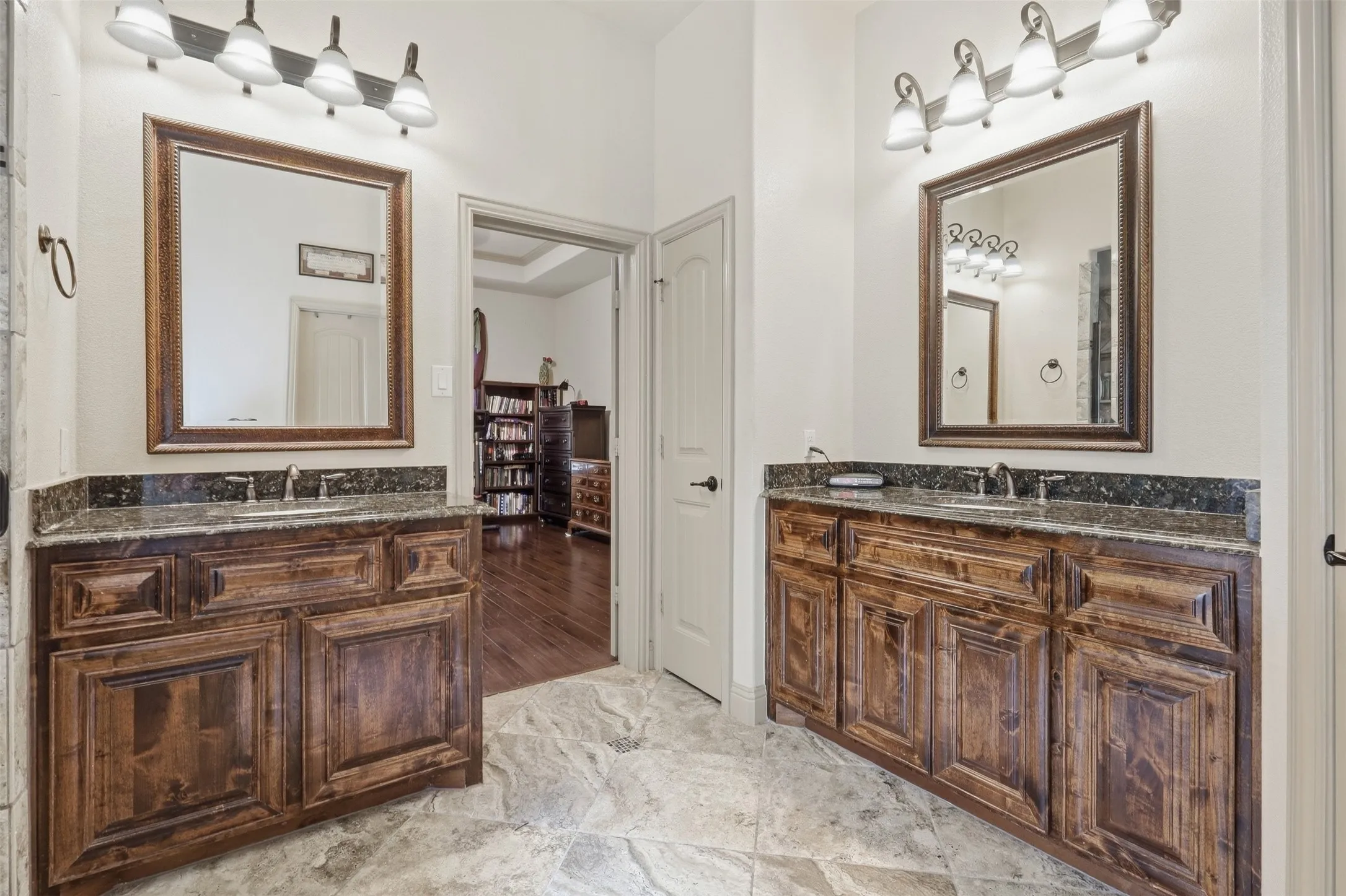 Single Family Residence For Sale in Ellis County , 225 Bentley Drive, Midlothian, Texas 76065, 4 Bedroom, 3 Bathroom, 2 Garage spaces, 3,356 Sqft, built in 2015, mls#21389972, Real Estate Agent in Midlothian, Homes For Sale in Ellis county, Homes For Sale in Midlothian, Realtor in Midlothian Texas, Real Estate Brokerage Independent Realty Texas, Luminita Cordes Realtor