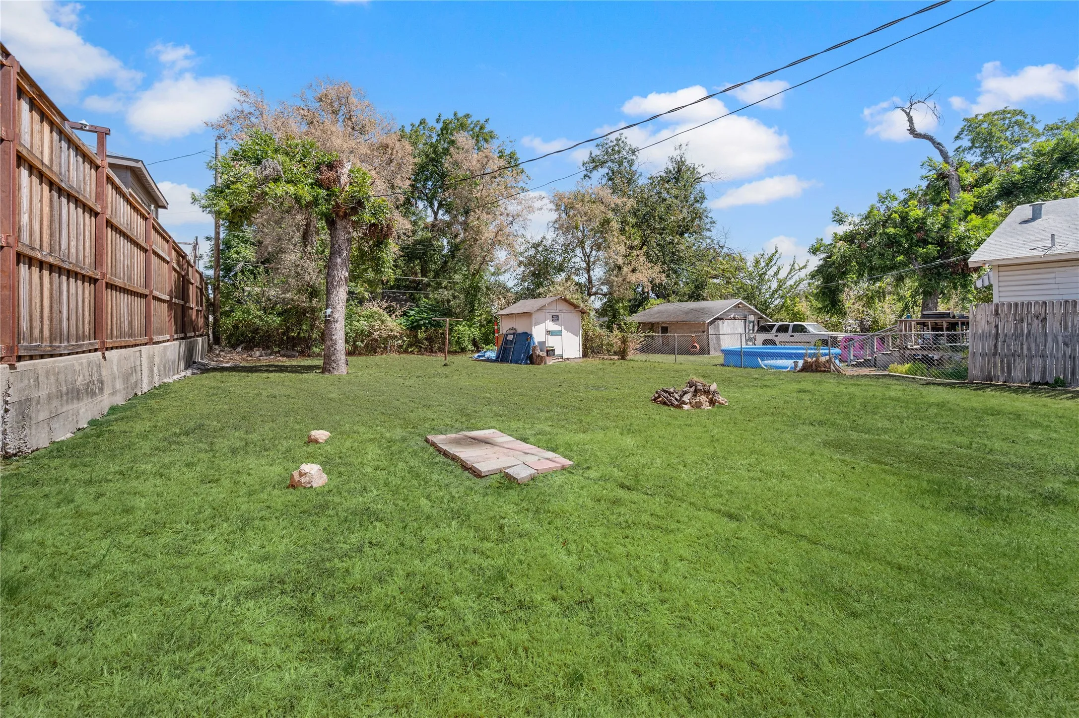 Single Family Residence For Sale in Tarrant County , 2712 27th Street, Fort Worth, Texas 76106, 2 Bedroom, 1 Bathroom, Garage spaces, 896 Sqft, built in 1947, mls#21385466, Real Estate Agent in Fort Worth, Homes For Sale in Tarrant county, Homes For Sale in Fort Worth, Realtor in Fort Worth Texas, Real Estate Brokerage Independent Realty Texas, Luminita Cordes Realtor