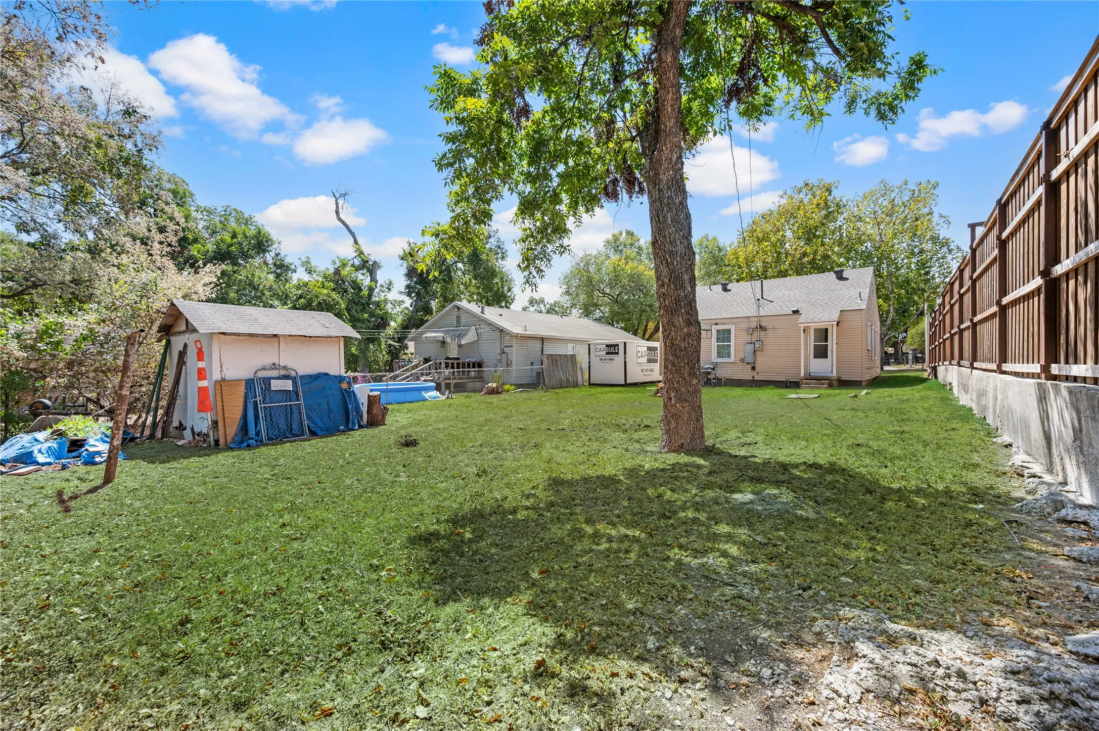 Single Family Residence For Sale in Tarrant County , 2712 27th Street, Fort Worth, Texas 76106, 2 Bedroom, 1 Bathroom, Garage spaces, 896 Sqft, built in 1947, mls#21385466, Real Estate Agent in Fort Worth, Homes For Sale in Tarrant county, Homes For Sale in Fort Worth, Realtor in Fort Worth Texas, Real Estate Brokerage Independent Realty Texas, Luminita Cordes Realtor