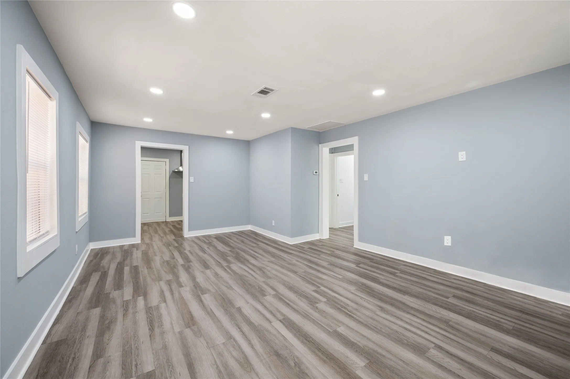 Single Family Residence For Sale in Tarrant County , 2712 27th Street, Fort Worth, Texas 76106, 2 Bedroom, 1 Bathroom, Garage spaces, 896 Sqft, built in 1947, mls#21385466, Real Estate Agent in Fort Worth, Homes For Sale in Tarrant county, Homes For Sale in Fort Worth, Realtor in Fort Worth Texas, Real Estate Brokerage Independent Realty Texas, Luminita Cordes Realtor