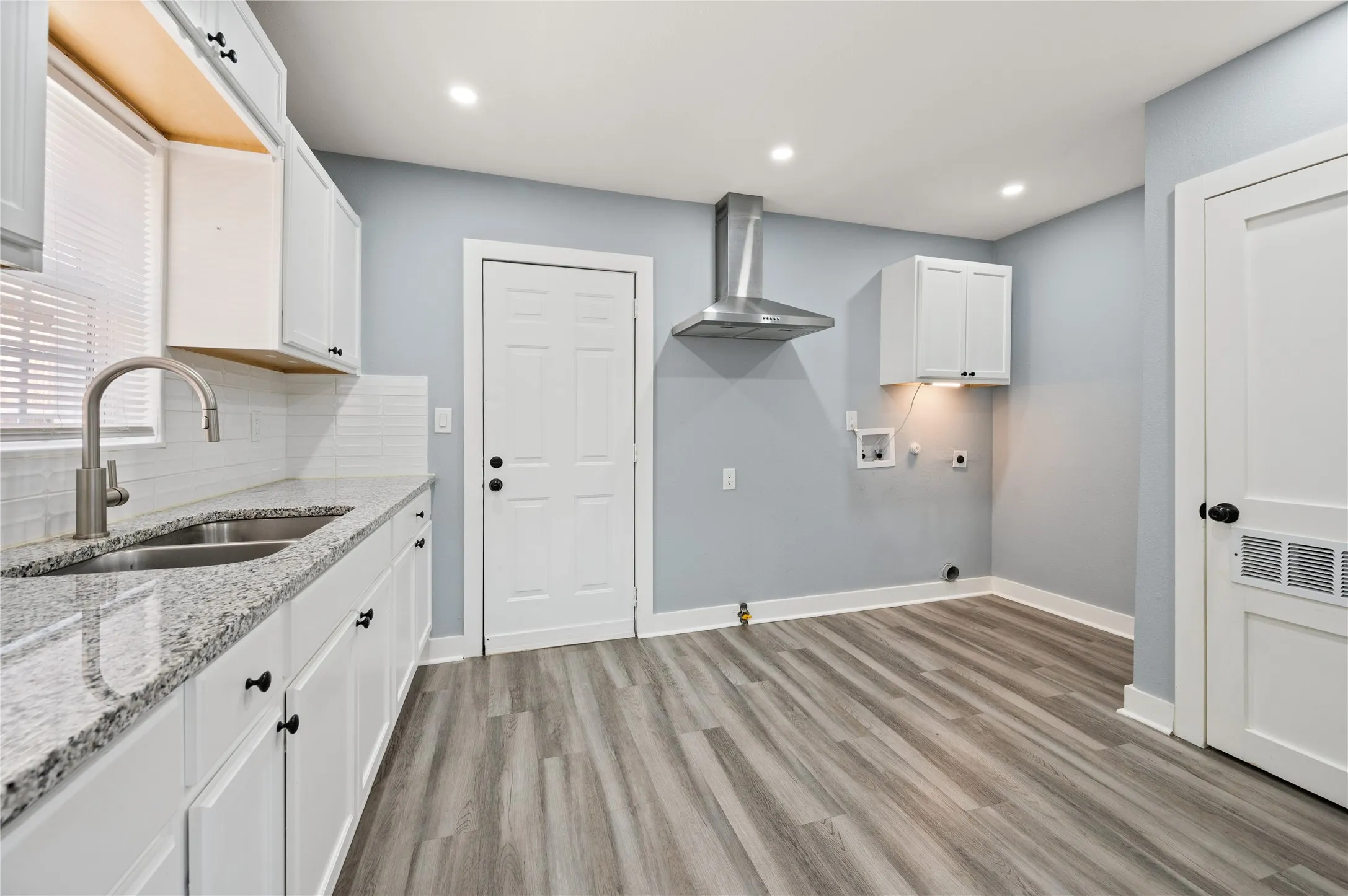 Single Family Residence For Sale in Tarrant County , 2712 27th Street, Fort Worth, Texas 76106, 2 Bedroom, 1 Bathroom, Garage spaces, 896 Sqft, built in 1947, mls#21385466, Real Estate Agent in Fort Worth, Homes For Sale in Tarrant county, Homes For Sale in Fort Worth, Realtor in Fort Worth Texas, Real Estate Brokerage Independent Realty Texas, Luminita Cordes Realtor