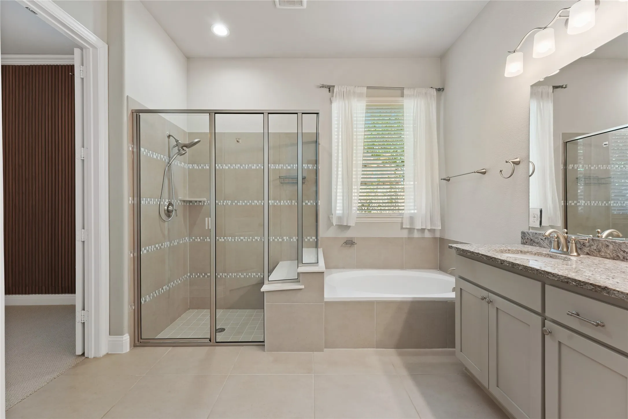 Single Family Residence For Sale in Dallas County , 3531 Calico, Irving, Texas 75038, 5 Bedroom, 5 Bathroom, 2 Garage spaces, 3,600 Sqft, built in 2017, mls#21389928, Real Estate Agent in Irving, Homes For Sale in Dallas county, Homes For Sale in Irving, Realtor in Irving Texas, Real Estate Brokerage Independent Realty Texas, Luminita Cordes Realtor