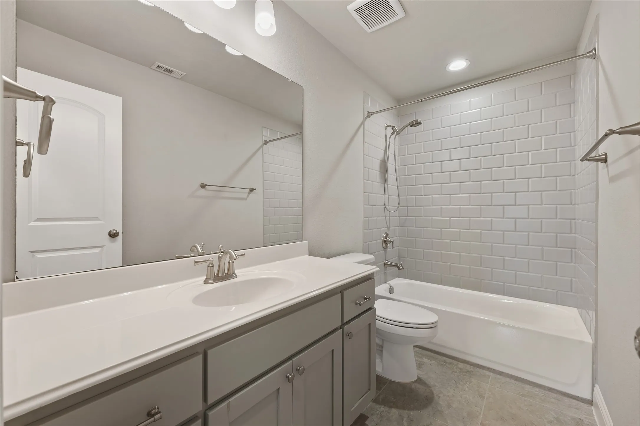 Single Family Residence For Sale in Dallas County , 3531 Calico, Irving, Texas 75038, 5 Bedroom, 5 Bathroom, 2 Garage spaces, 3,600 Sqft, built in 2017, mls#21389928, Real Estate Agent in Irving, Homes For Sale in Dallas county, Homes For Sale in Irving, Realtor in Irving Texas, Real Estate Brokerage Independent Realty Texas, Luminita Cordes Realtor