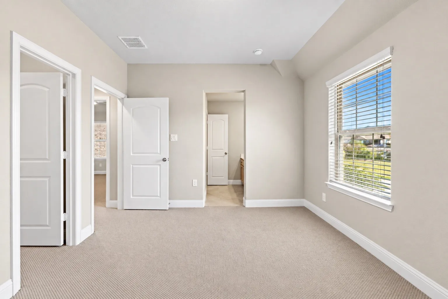 Single Family Residence For Sale in Dallas County , 3531 Calico, Irving, Texas 75038, 5 Bedroom, 5 Bathroom, 2 Garage spaces, 3,600 Sqft, built in 2017, mls#21389928, Real Estate Agent in Irving, Homes For Sale in Dallas county, Homes For Sale in Irving, Realtor in Irving Texas, Real Estate Brokerage Independent Realty Texas, Luminita Cordes Realtor