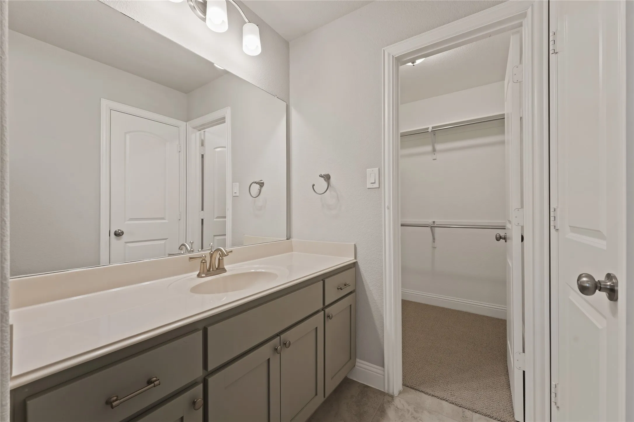 Single Family Residence For Sale in Dallas County , 3531 Calico, Irving, Texas 75038, 5 Bedroom, 5 Bathroom, 2 Garage spaces, 3,600 Sqft, built in 2017, mls#21389928, Real Estate Agent in Irving, Homes For Sale in Dallas county, Homes For Sale in Irving, Realtor in Irving Texas, Real Estate Brokerage Independent Realty Texas, Luminita Cordes Realtor