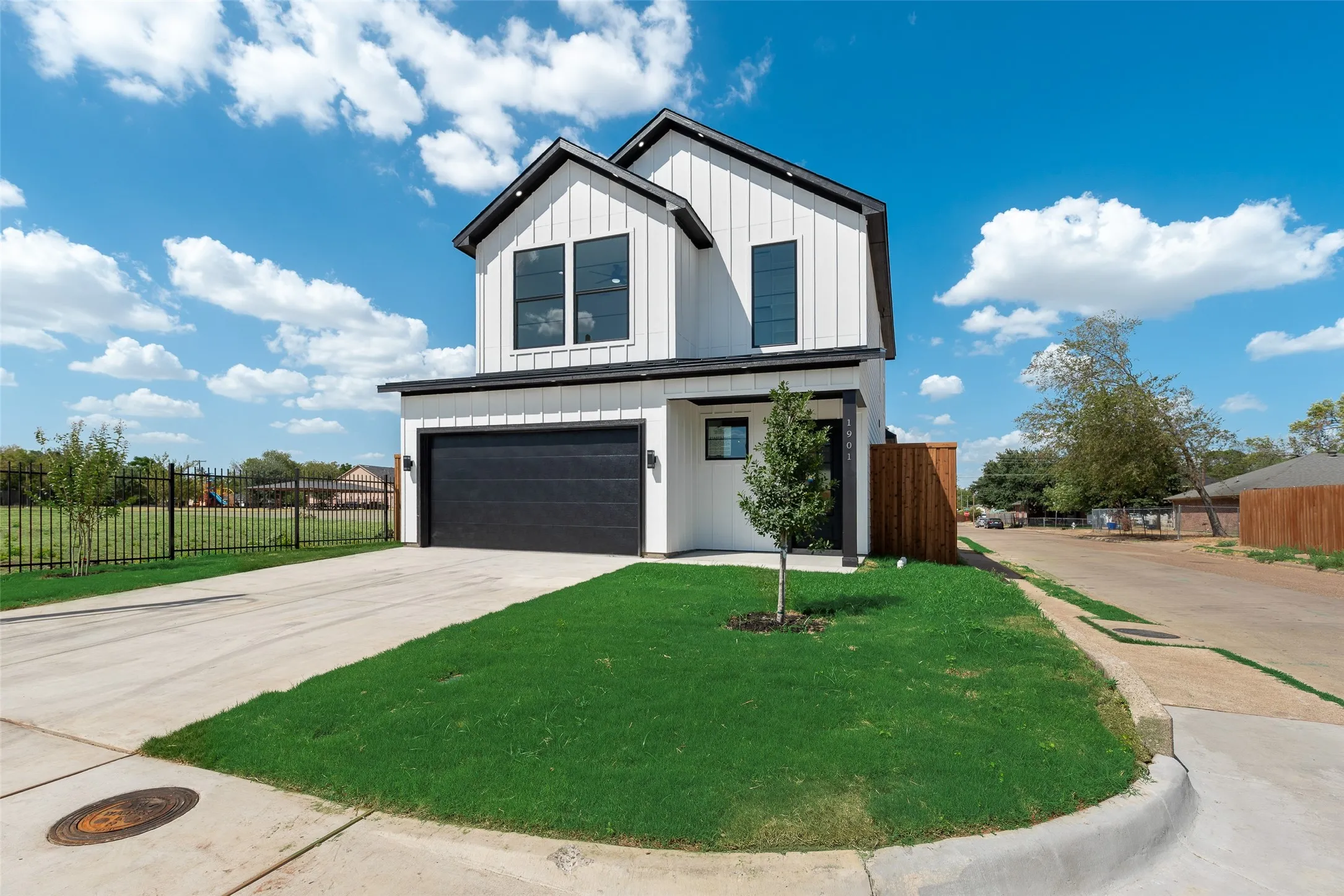 Single Family Residence For Sale in Dallas County , 1901 Morris Street, Dallas, Texas 75212, 3 Bedroom, 4 Bathroom, 2 Garage spaces, 2,400 Sqft, built in 2026, mls#21383613, Real Estate Agent in Dallas, Homes For Sale in Dallas county, Homes For Sale in Dallas, Realtor in Dallas Texas, Real Estate Brokerage Independent Realty Texas, Luminita Cordes Realtor