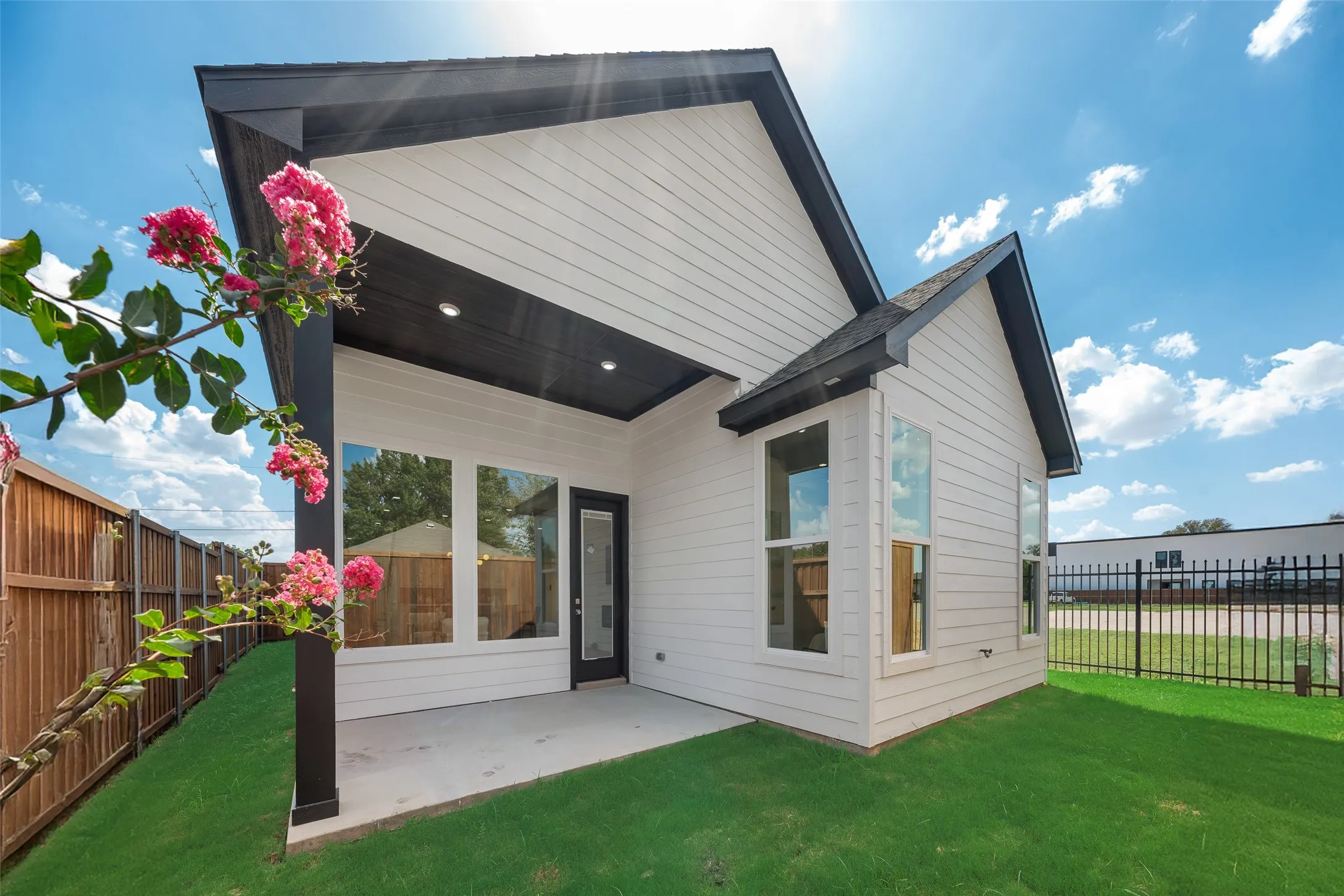 Single Family Residence For Sale in Dallas County , 1901 Morris Street, Dallas, Texas 75212, 3 Bedroom, 4 Bathroom, 2 Garage spaces, 2,400 Sqft, built in 2026, mls#21383613, Real Estate Agent in Dallas, Homes For Sale in Dallas county, Homes For Sale in Dallas, Realtor in Dallas Texas, Real Estate Brokerage Independent Realty Texas, Luminita Cordes Realtor