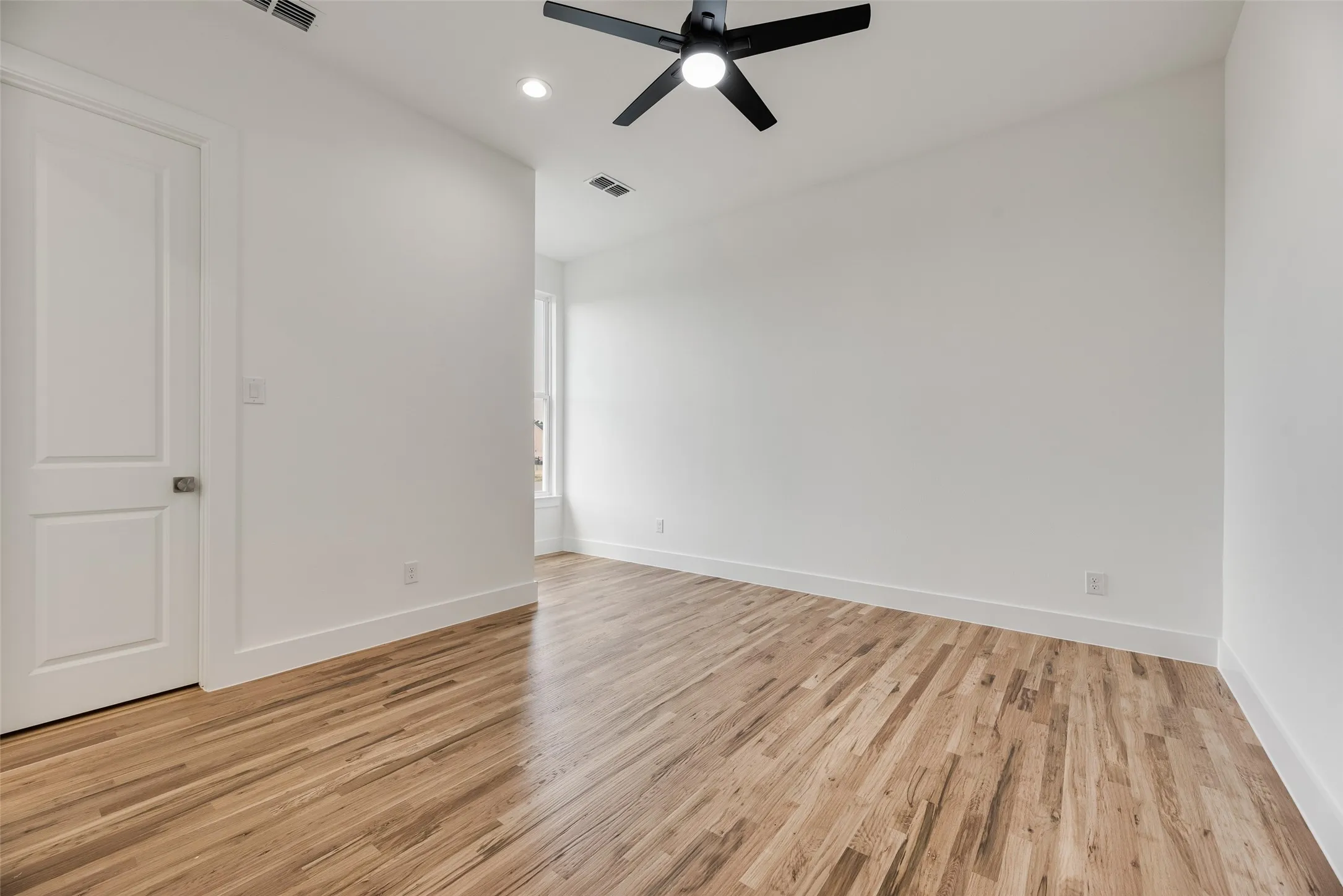 Single Family Residence For Sale in Dallas County , 1901 Morris Street, Dallas, Texas 75212, 3 Bedroom, 4 Bathroom, 2 Garage spaces, 2,400 Sqft, built in 2026, mls#21383613, Real Estate Agent in Dallas, Homes For Sale in Dallas county, Homes For Sale in Dallas, Realtor in Dallas Texas, Real Estate Brokerage Independent Realty Texas, Luminita Cordes Realtor