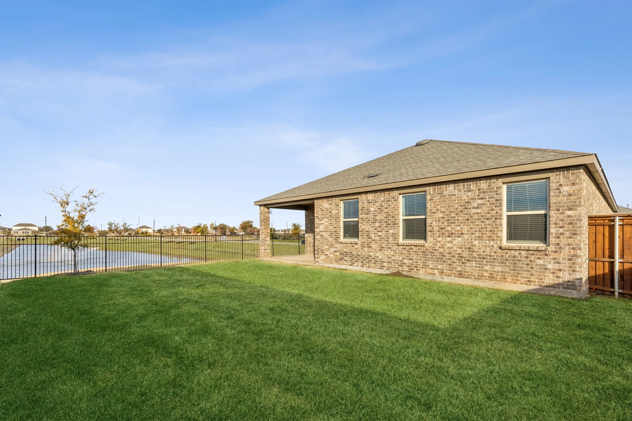 Single Family Residence For Sale in Denton County , 6518 Tudor Place, Celina, Texas 76227, 3 Bedroom, 2 Bathroom, 2 Garage spaces, 1,759 Sqft, built in 2022, mls#21388938, Real Estate Agent in Celina, Homes For Sale in Denton county, Homes For Sale in Celina, Realtor in Celina Texas, Real Estate Brokerage Independent Realty Texas, Luminita Cordes Realtor