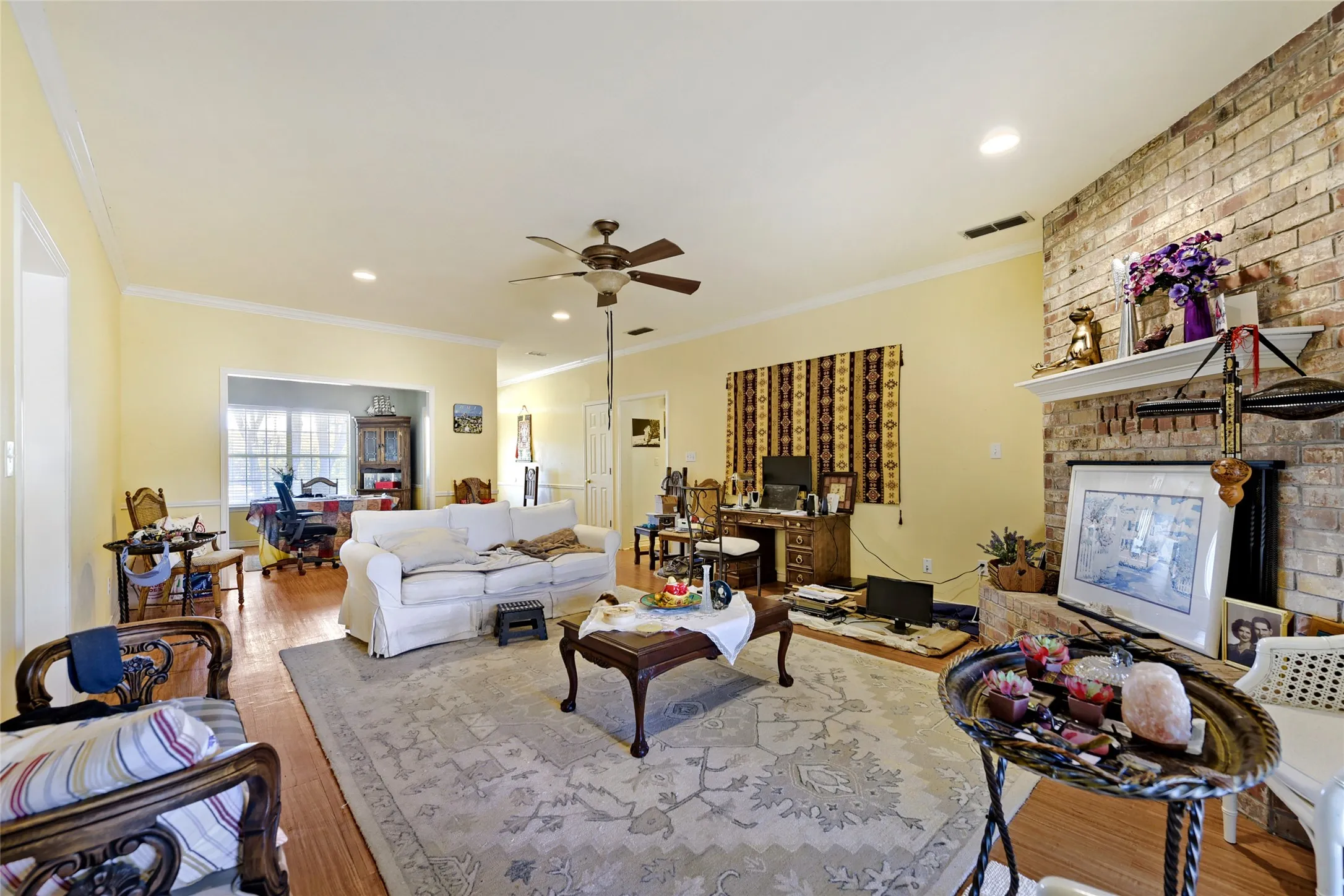 Single Family Residence For Sale in Hood County , 5008 Tahoka Drive, De Cordova, Texas 76049, 3 Bedroom, 2 Bathroom, 2 Garage spaces, 1,921 Sqft, built in 1991, mls#21386219, Real Estate Agent in De Cordova, Homes For Sale in Hood county, Homes For Sale in De Cordova, Realtor in De Cordova Texas, Real Estate Brokerage Independent Realty Texas, Luminita Cordes Realtor