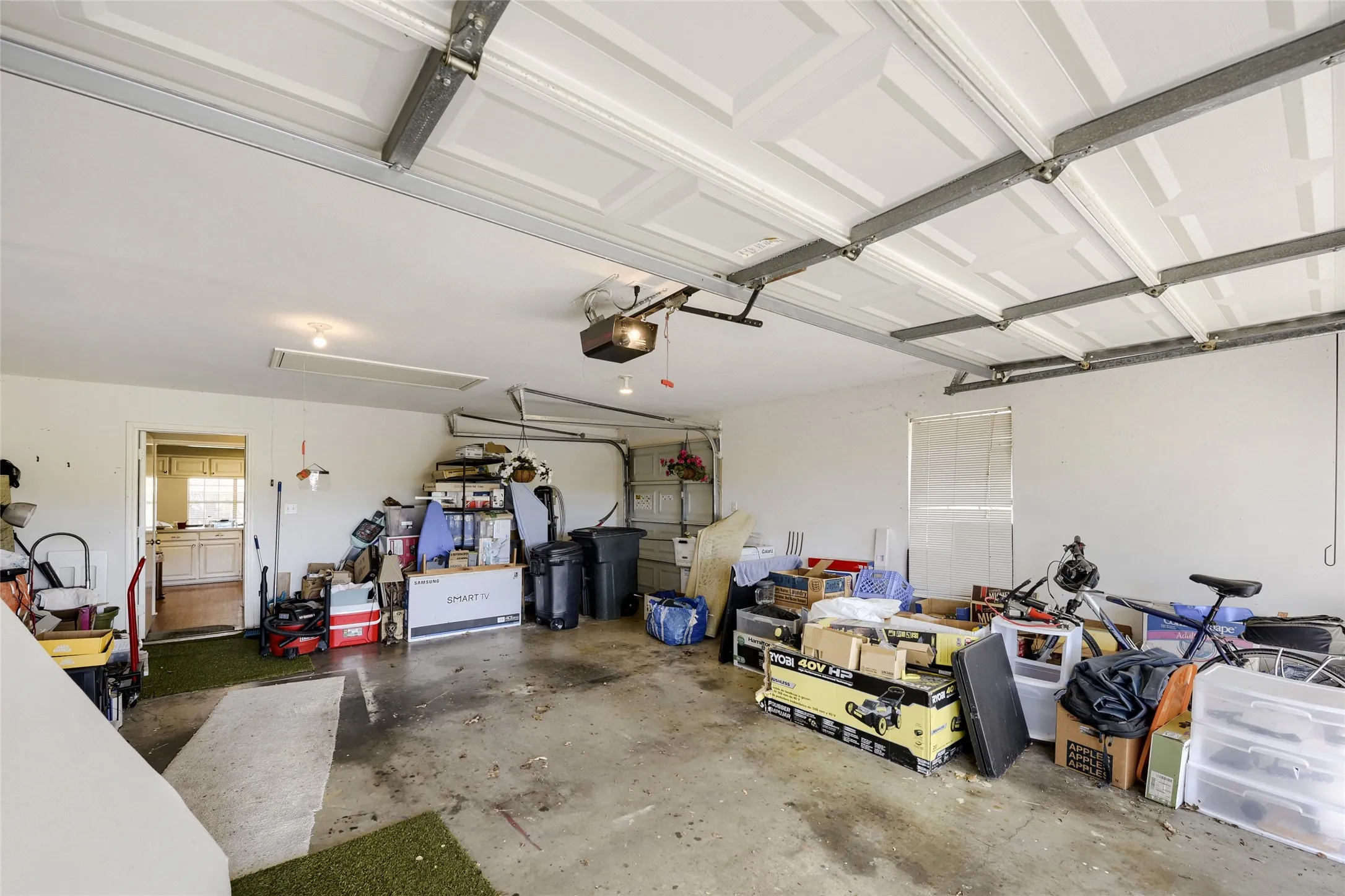 Single Family Residence For Sale in Hood County , 5008 Tahoka Drive, De Cordova, Texas 76049, 3 Bedroom, 2 Bathroom, 2 Garage spaces, 1,921 Sqft, built in 1991, mls#21386219, Real Estate Agent in De Cordova, Homes For Sale in Hood county, Homes For Sale in De Cordova, Realtor in De Cordova Texas, Real Estate Brokerage Independent Realty Texas, Luminita Cordes Realtor