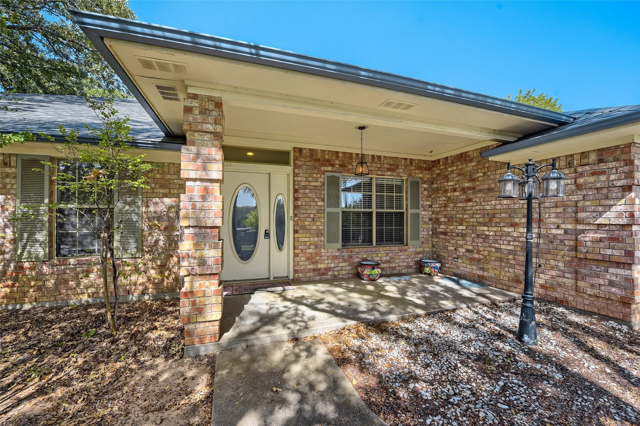 Single Family Residence For Sale in Hood County , 5008 Tahoka Drive, De Cordova, Texas 76049, 3 Bedroom, 2 Bathroom, 2 Garage spaces, 1,921 Sqft, built in 1991, mls#21386219, Real Estate Agent in De Cordova, Homes For Sale in Hood county, Homes For Sale in De Cordova, Realtor in De Cordova Texas, Real Estate Brokerage Independent Realty Texas, Luminita Cordes Realtor