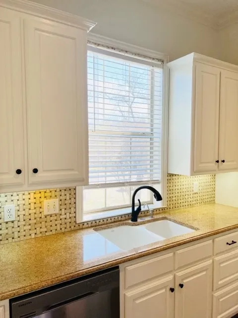 Townhouse For Rent in Dallas County , 4504 Bowser Avenue A, Dallas, Texas 75219, 3 Bedroom, 4 Bathroom, 2 Garage spaces, 1,944 Sqft, built in 1997, mls#21390010, Real Estate Agent in Dallas, Homes For Rent in Dallas county, Homes For Rent in Dallas, Realtor in Dallas Texas, Real Estate Brokerage Independent Realty Texas, Luminita Cordes Realtor