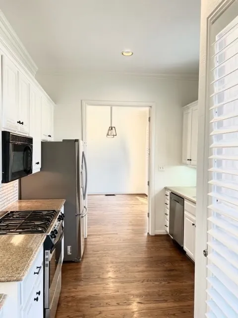 Townhouse For Rent in Dallas County , 4504 Bowser Avenue A, Dallas, Texas 75219, 3 Bedroom, 4 Bathroom, 2 Garage spaces, 1,944 Sqft, built in 1997, mls#21390010, Real Estate Agent in Dallas, Homes For Rent in Dallas county, Homes For Rent in Dallas, Realtor in Dallas Texas, Real Estate Brokerage Independent Realty Texas, Luminita Cordes Realtor