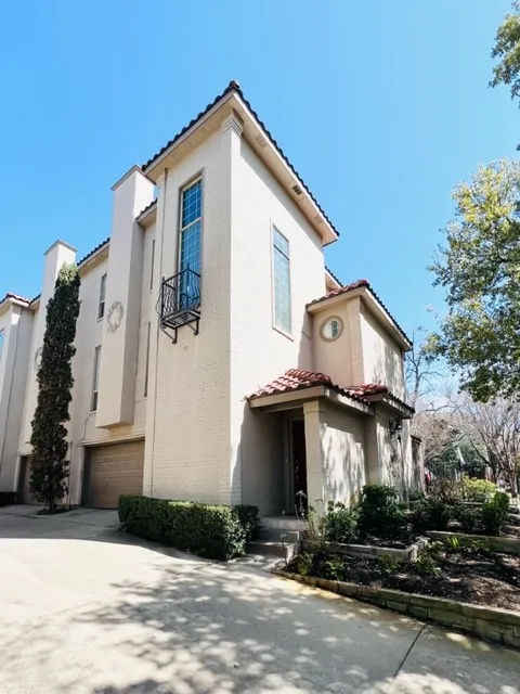 Townhouse For Rent in Dallas County , 4504 Bowser Avenue A, Dallas, Texas 75219, 3 Bedroom, 4 Bathroom, 2 Garage spaces, 1,944 Sqft, built in 1997, mls#21390010, Real Estate Agent in Dallas, Homes For Rent in Dallas county, Homes For Rent in Dallas, Realtor in Dallas Texas, Real Estate Brokerage Independent Realty Texas, Luminita Cordes Realtor